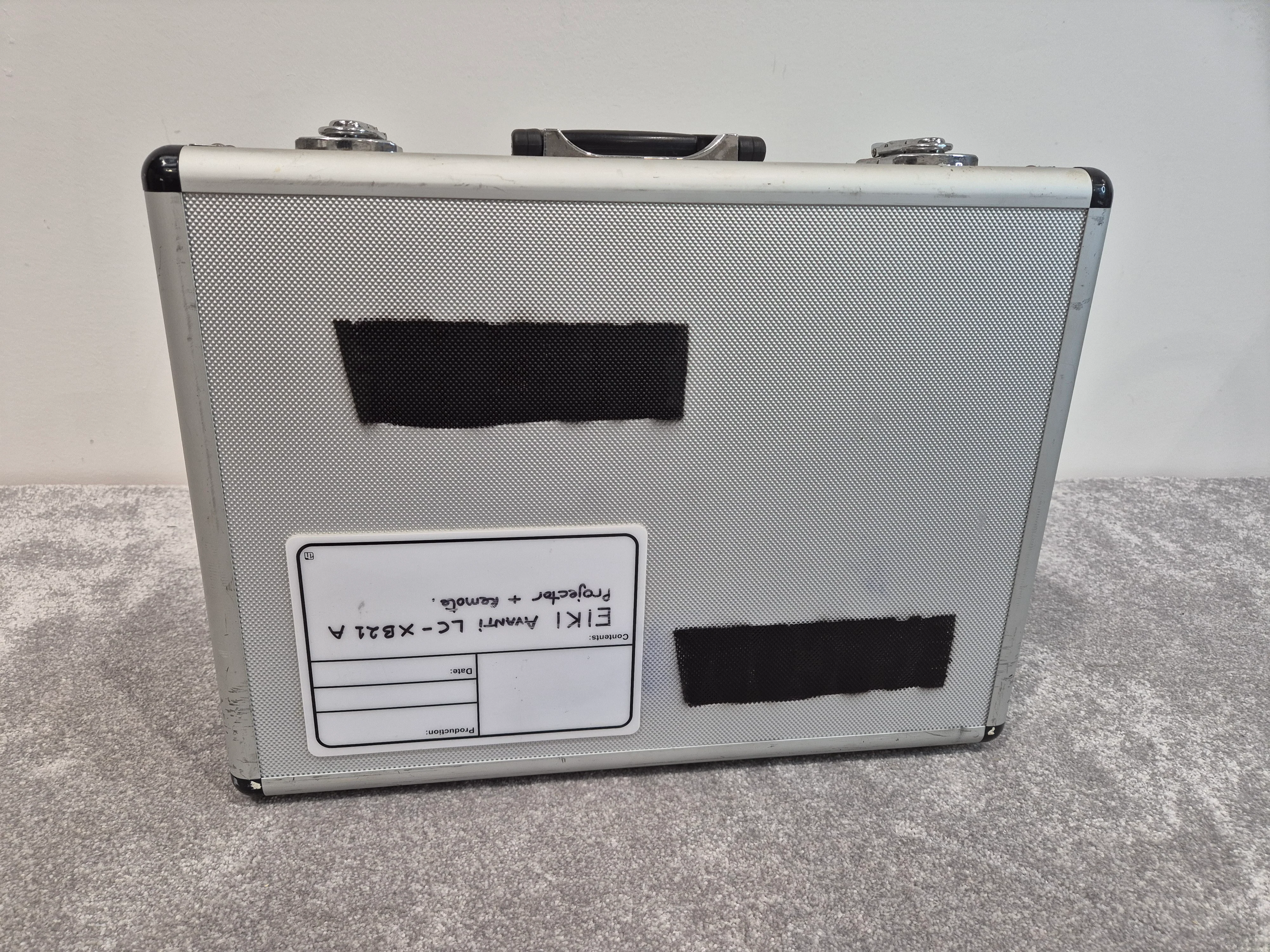 Eiki LC-XB21A – XGA LCD Projector – Excellent w/ Flight Case, Remote, Manual & Accessories - Image 11