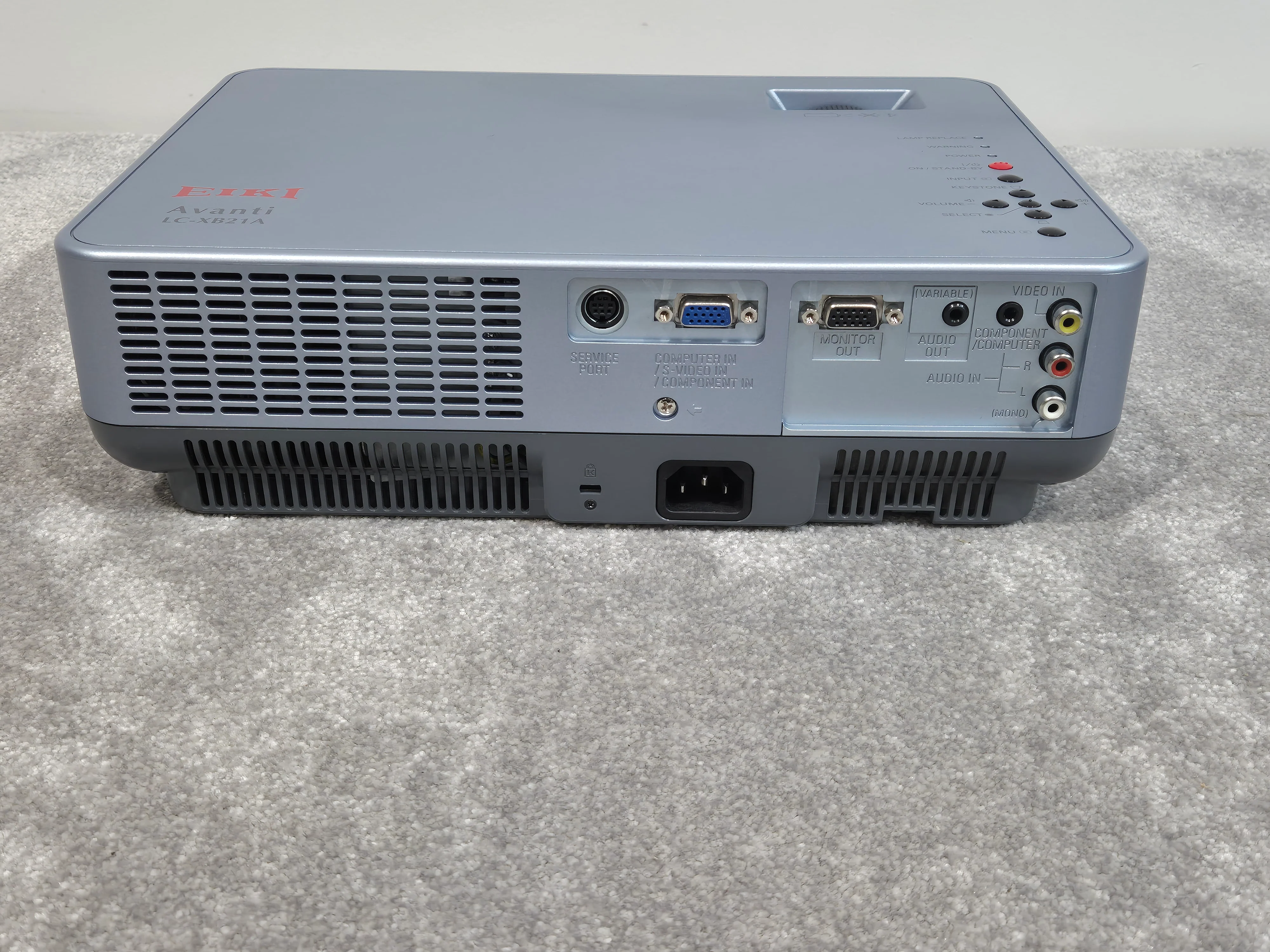 Eiki LC-XB21A – XGA LCD Projector – Excellent w/ Flight Case, Remote, Manual & Accessories - Image 3