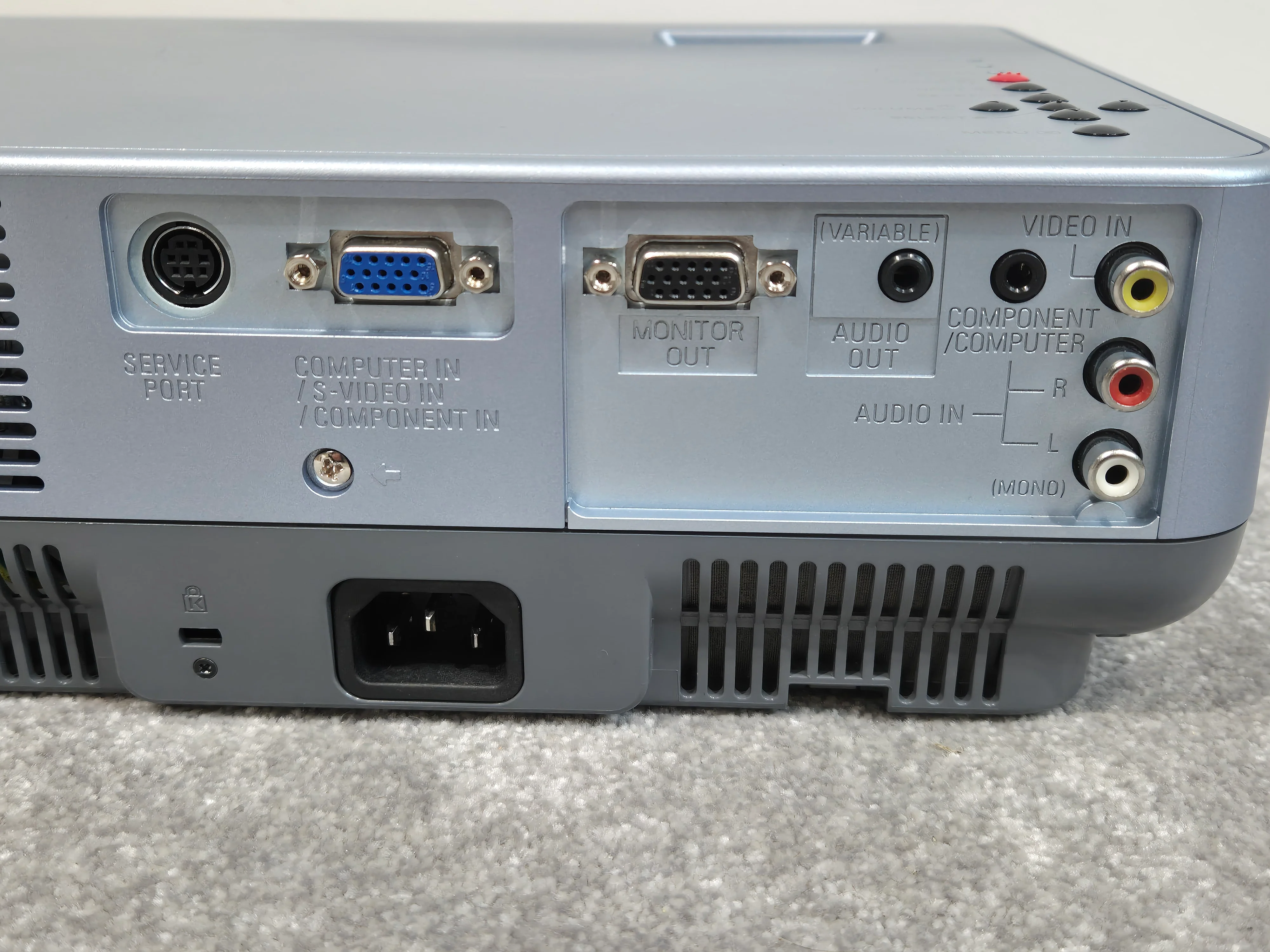 Eiki LC-XB21A – XGA LCD Projector – Excellent w/ Flight Case, Remote, Manual & Accessories - Image 4