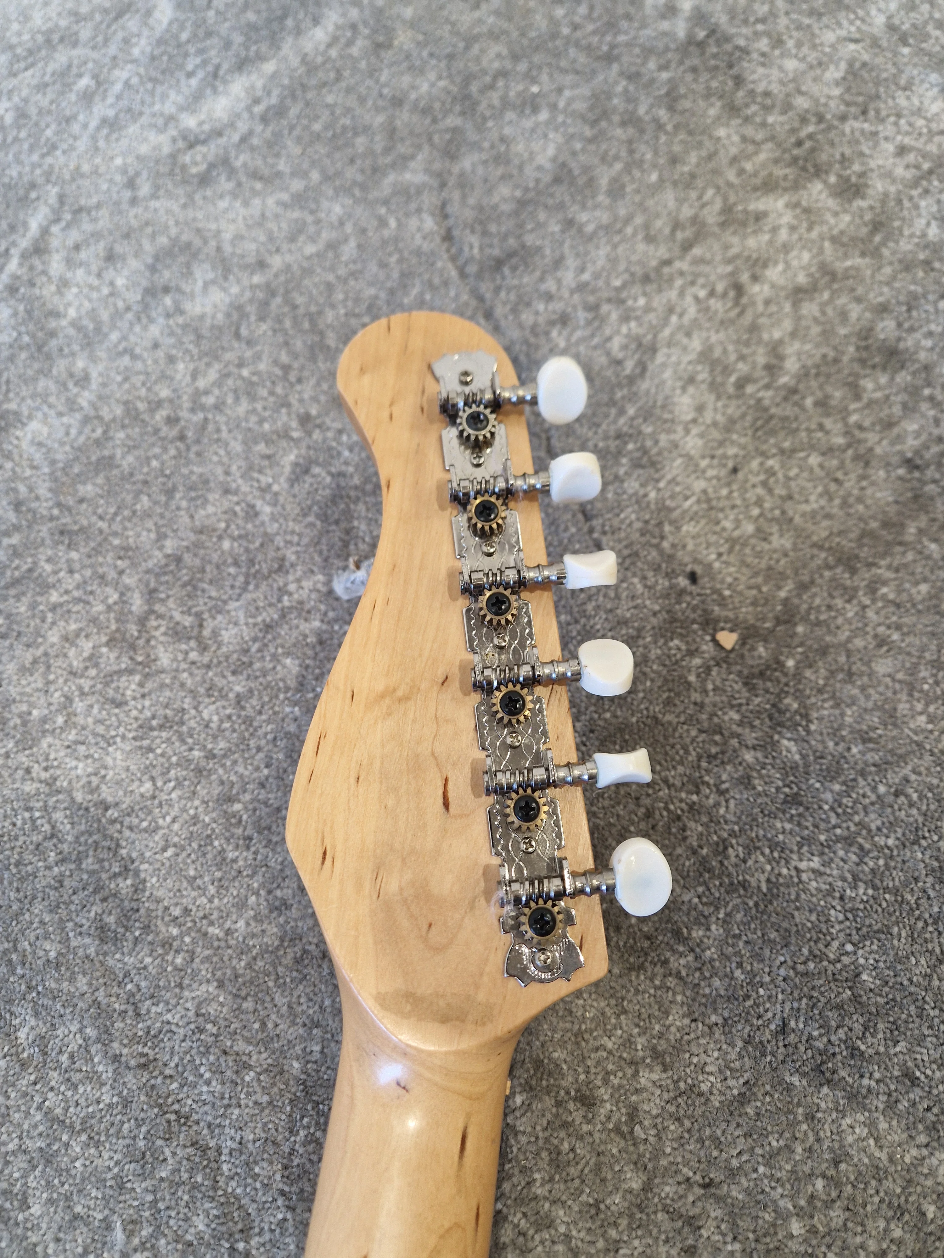 Eleca Mini Electric Guitar - Compact Design, Versatile Sound - Very Good - Image 8