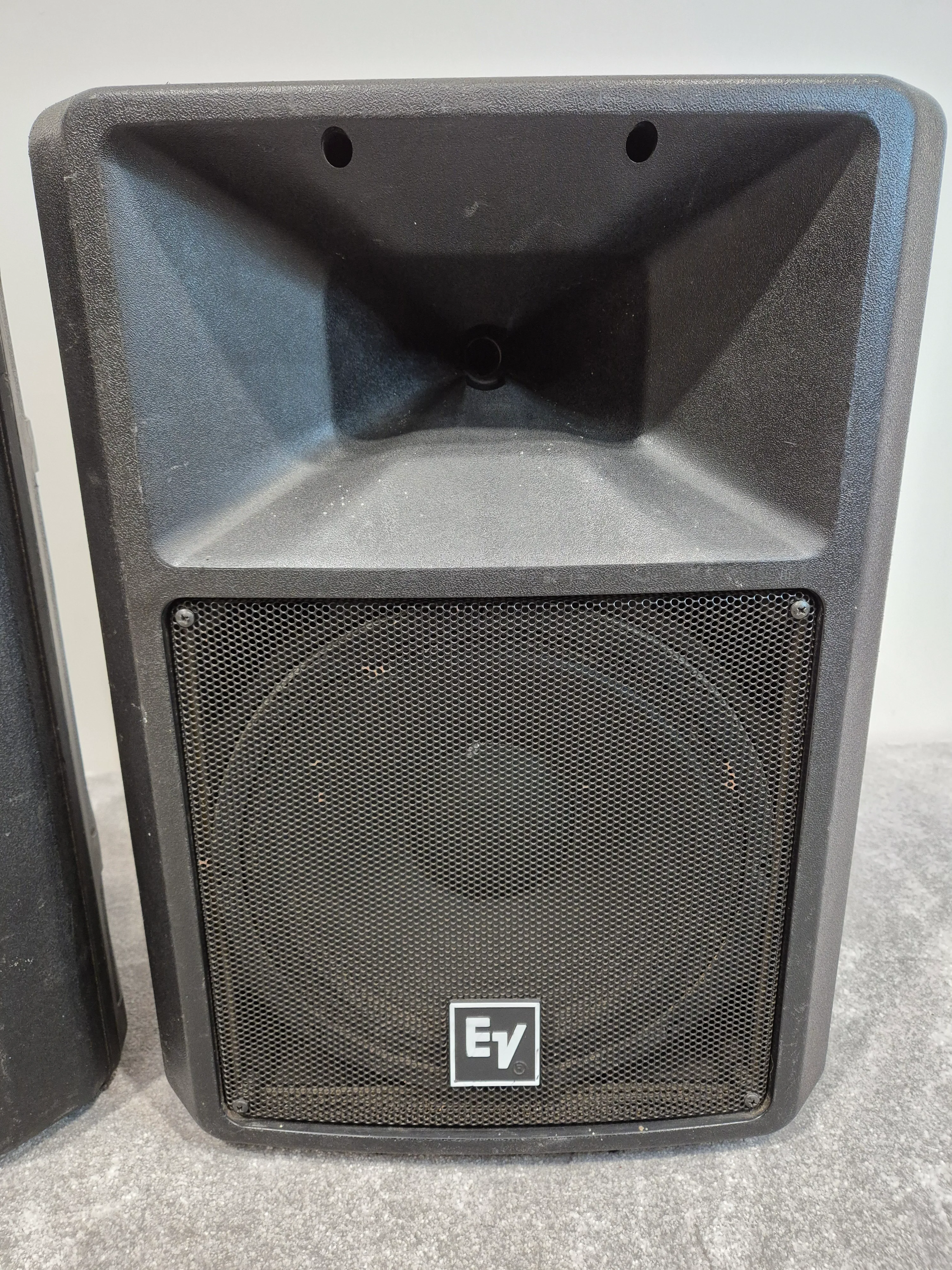 Electro Voice SX300 - Compact and Lightweight High-Power Speaker System - Pair - Image 2
