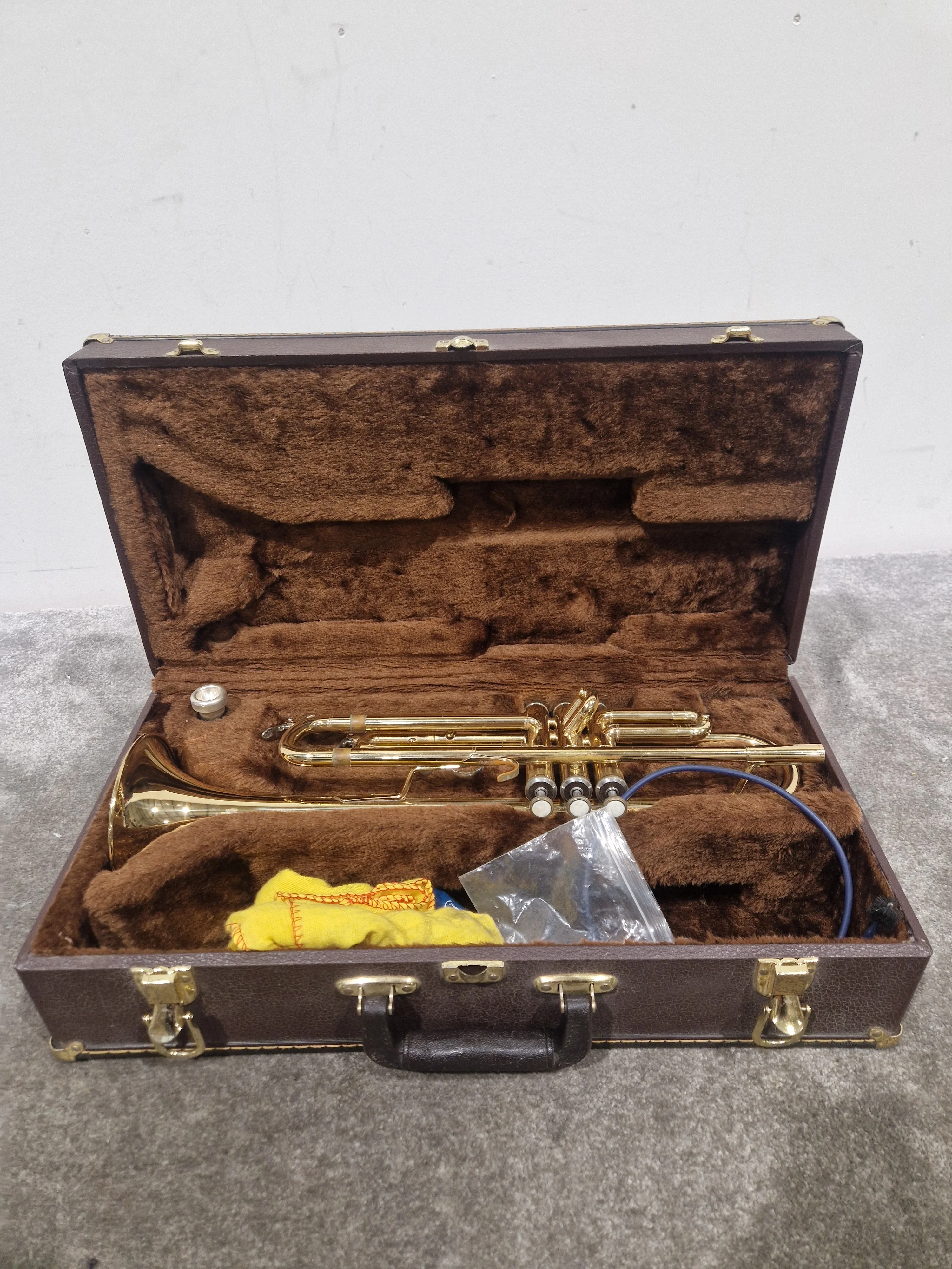 Elkhart Series 2 Vintage Brass Trumpet - Well-Preserved Craftsmanship - Good w/ Hard Case - Image 2
