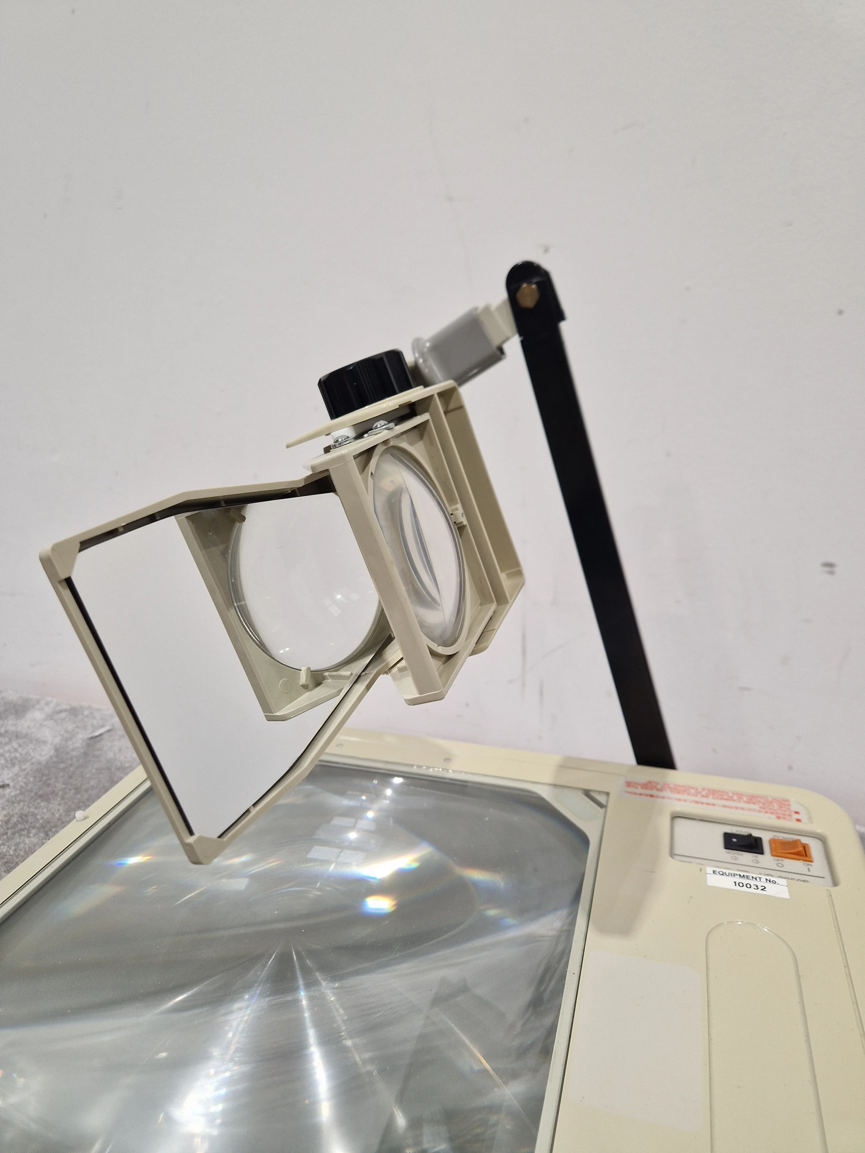 Elmo HP-2850S Overhead Projector - Light Modifier Arm Issue - Spares or Repair w/ Power Supply - Image 2