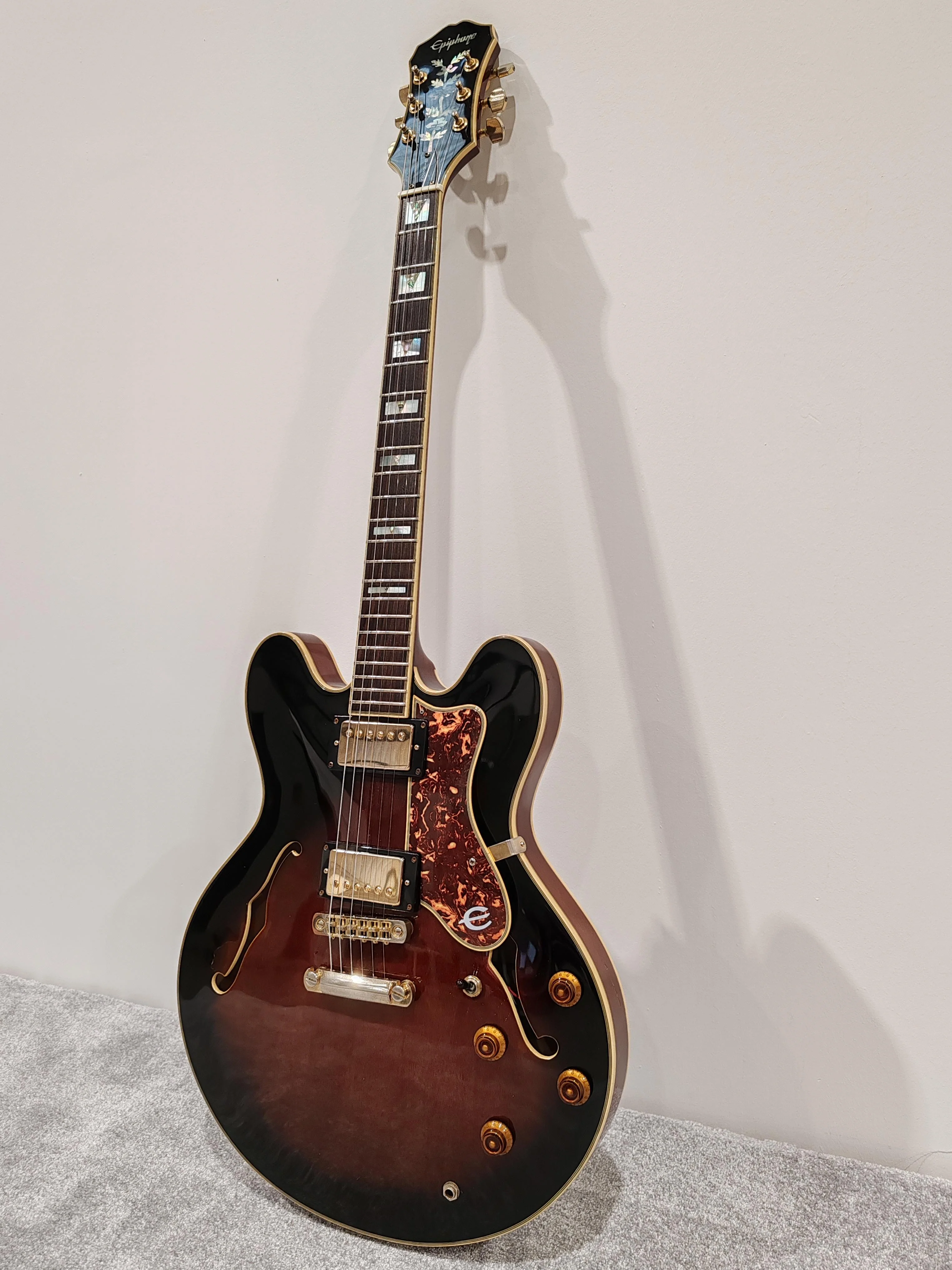 Epiphone 1989 Sheraton Electric Guitar + Hard Case - Professionally setup - Image 3