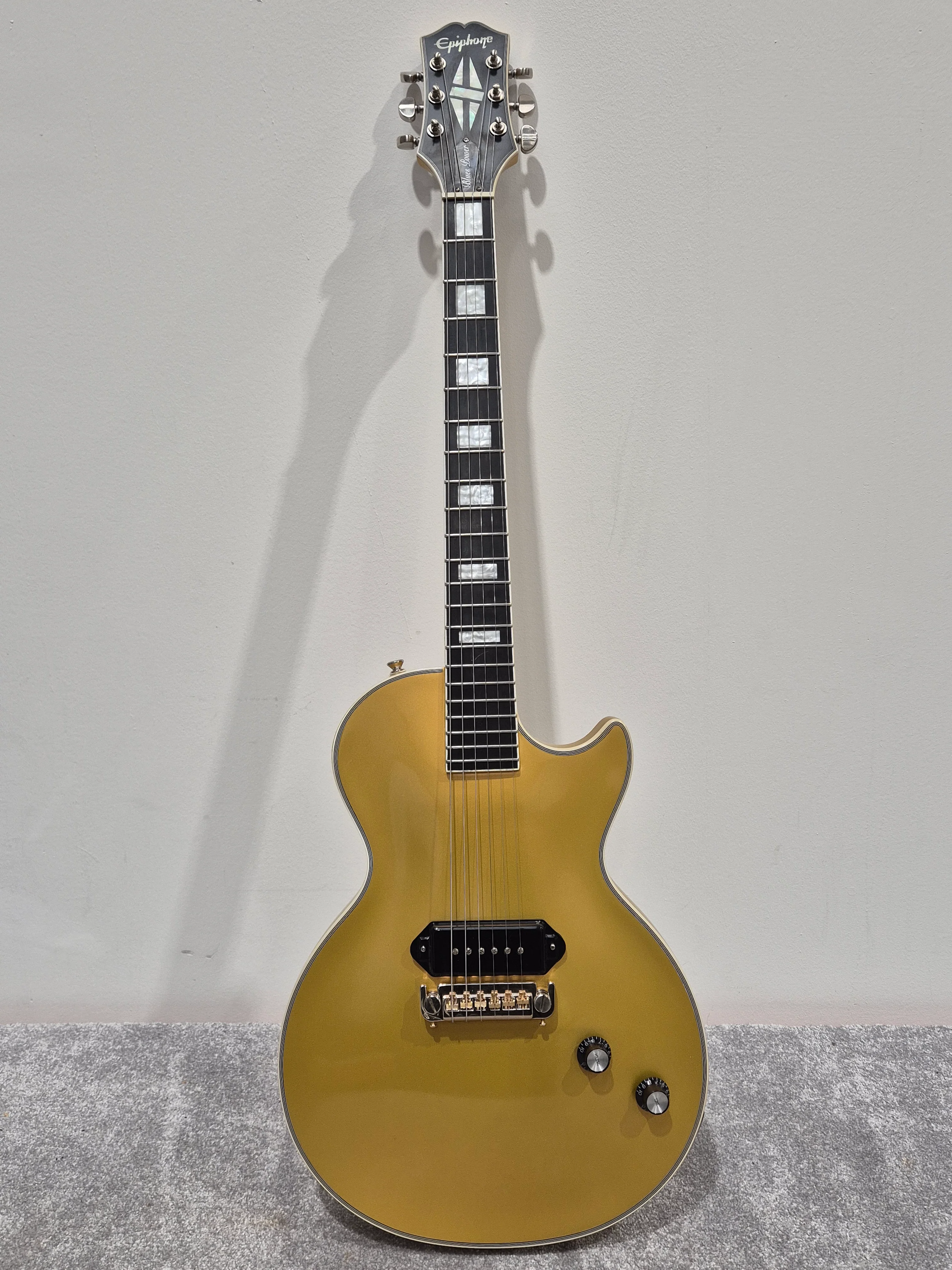 Epiphone Blues Power Jared James Nichols Gold Top - Electric Guitar w/ Epiphone Case - Image 2