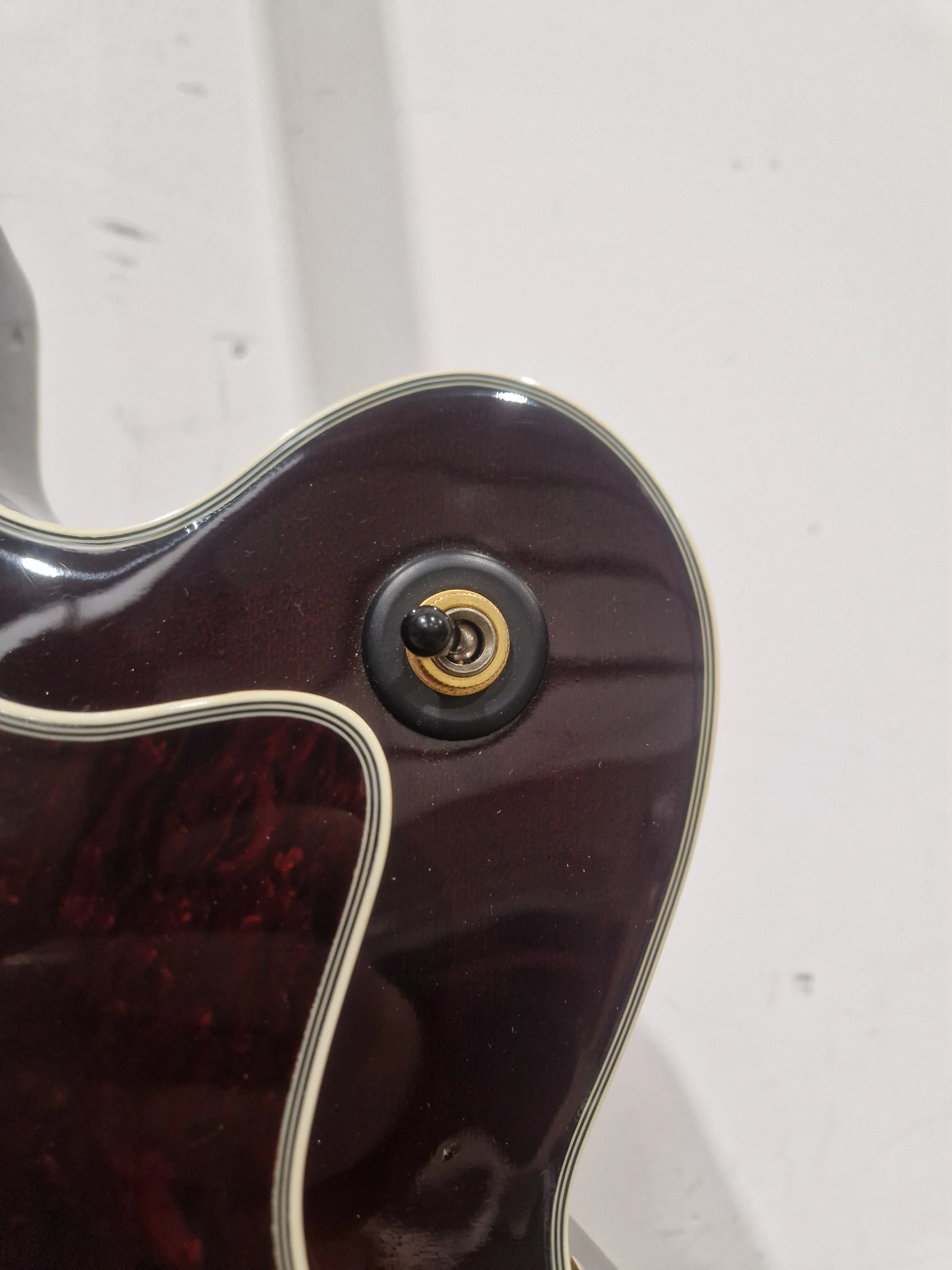 Epiphone Broadway - Semi-Hollow Electric Guitar - Sunburst - Good/Refurbished w/ Hard Case - Image 3