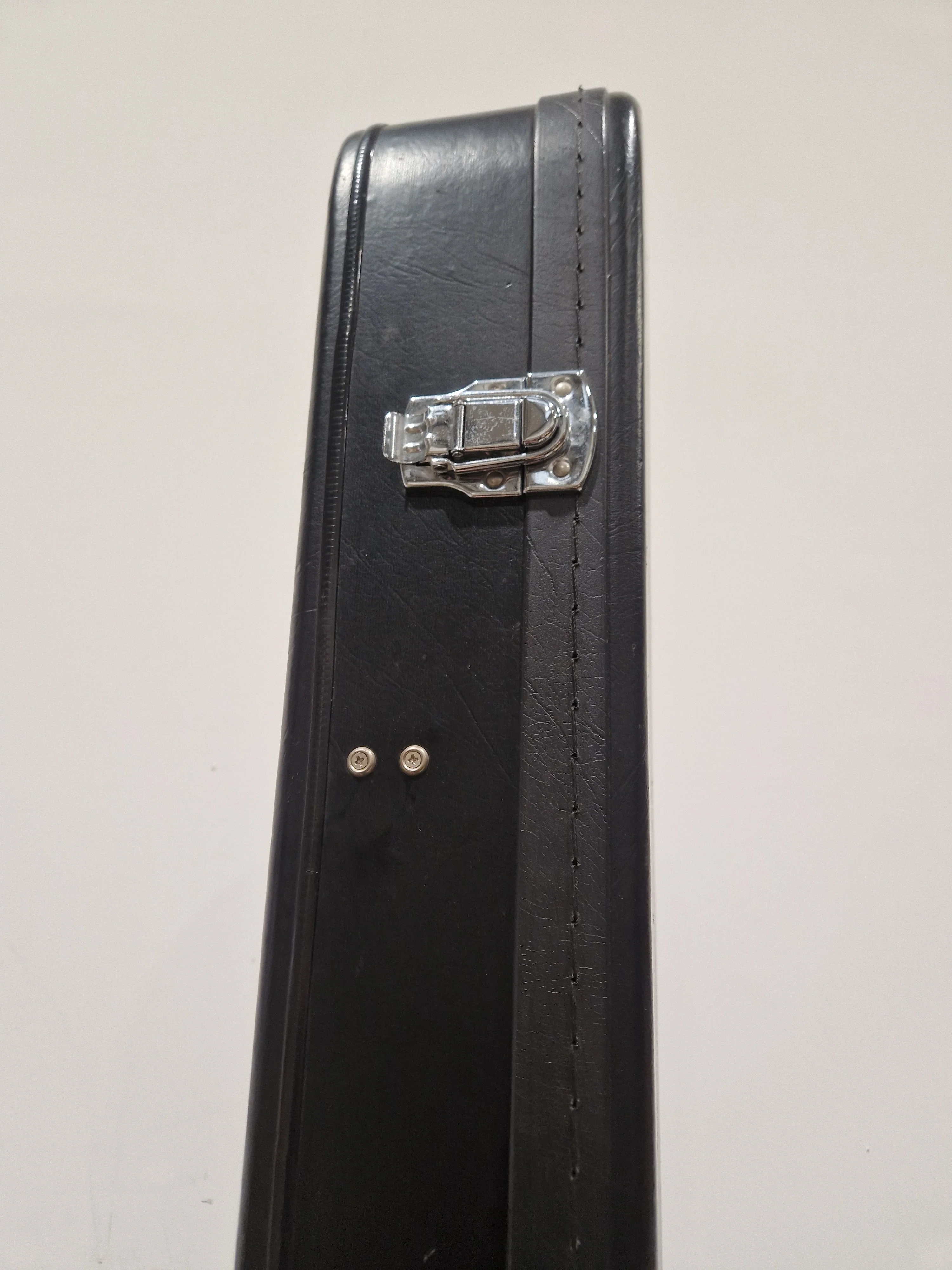 Epiphone Acoustic Hard Guitar Case Black Acoustic Guitar Case - Durable Protection - Excellent - Image 3