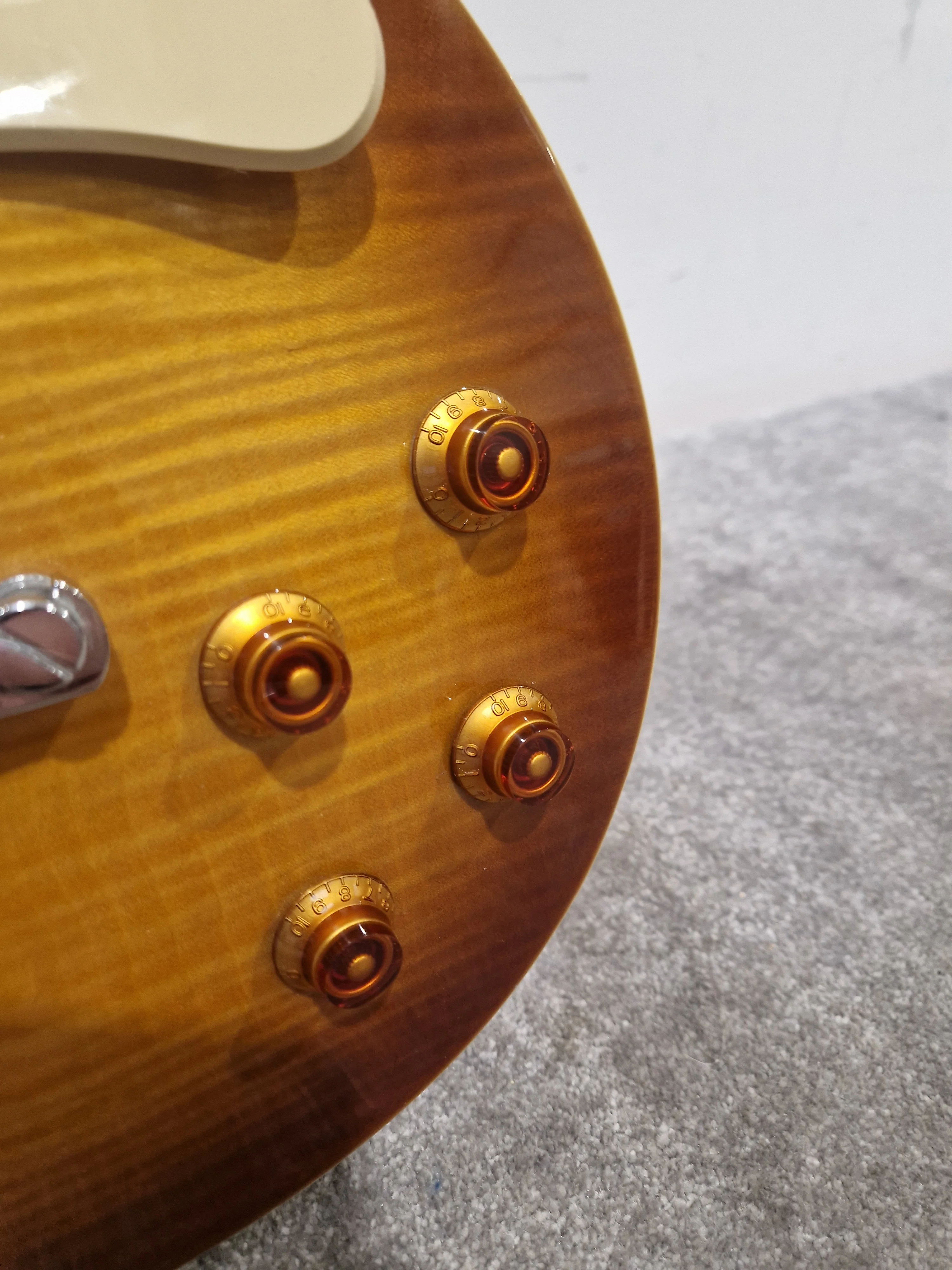 Epiphone Les Paul Honeyburst 2010 - Good w/ Hard Case & Full setup - Image 13