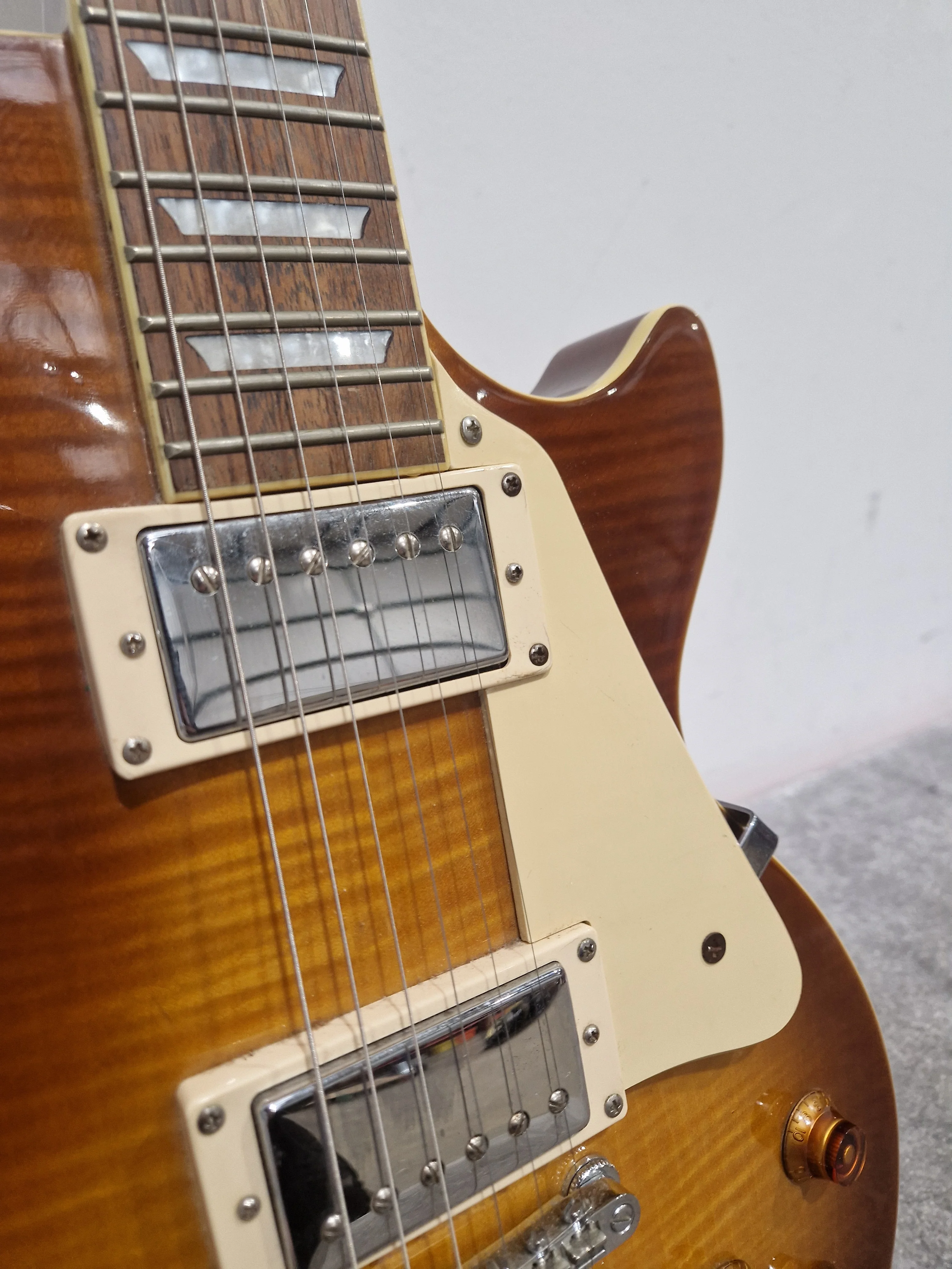 Epiphone Les Paul Honeyburst 2010 - Good w/ Hard Case & Full setup - Image 15