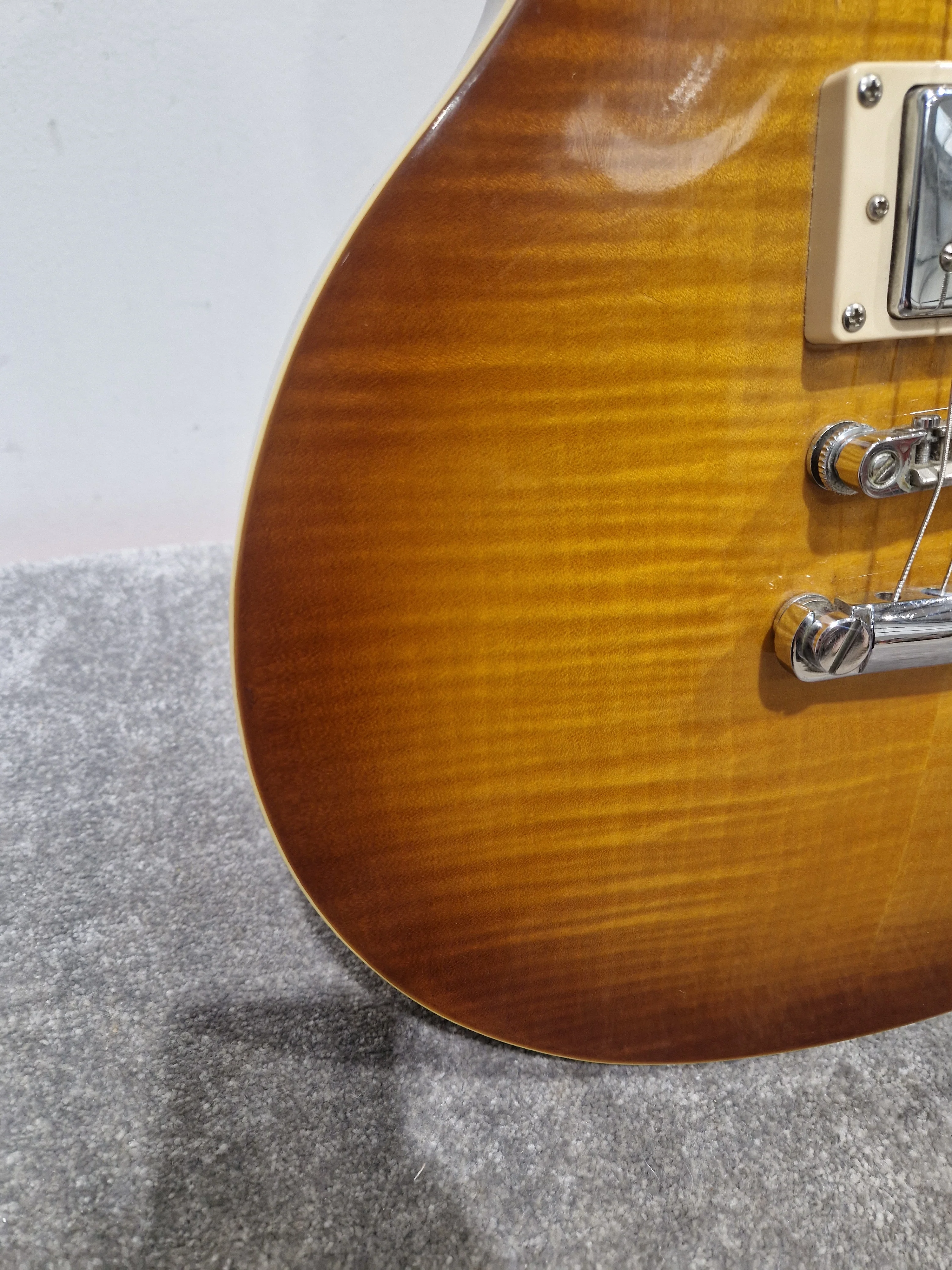 Epiphone Les Paul Honeyburst 2010 - Good w/ Hard Case & Full setup - Image 16