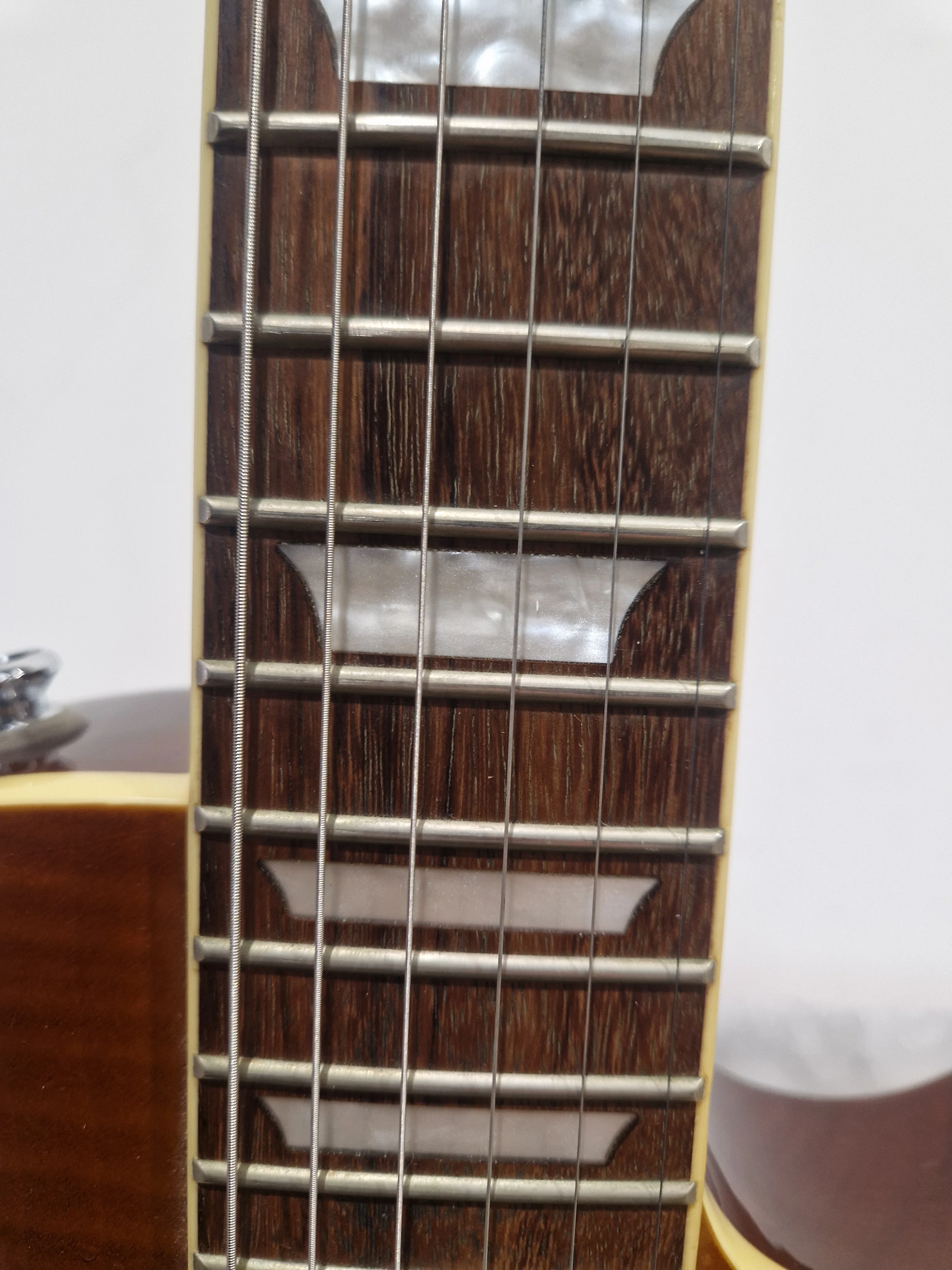 Epiphone Les Paul Honeyburst 2010 - Good w/ Hard Case & Full setup - Image 19