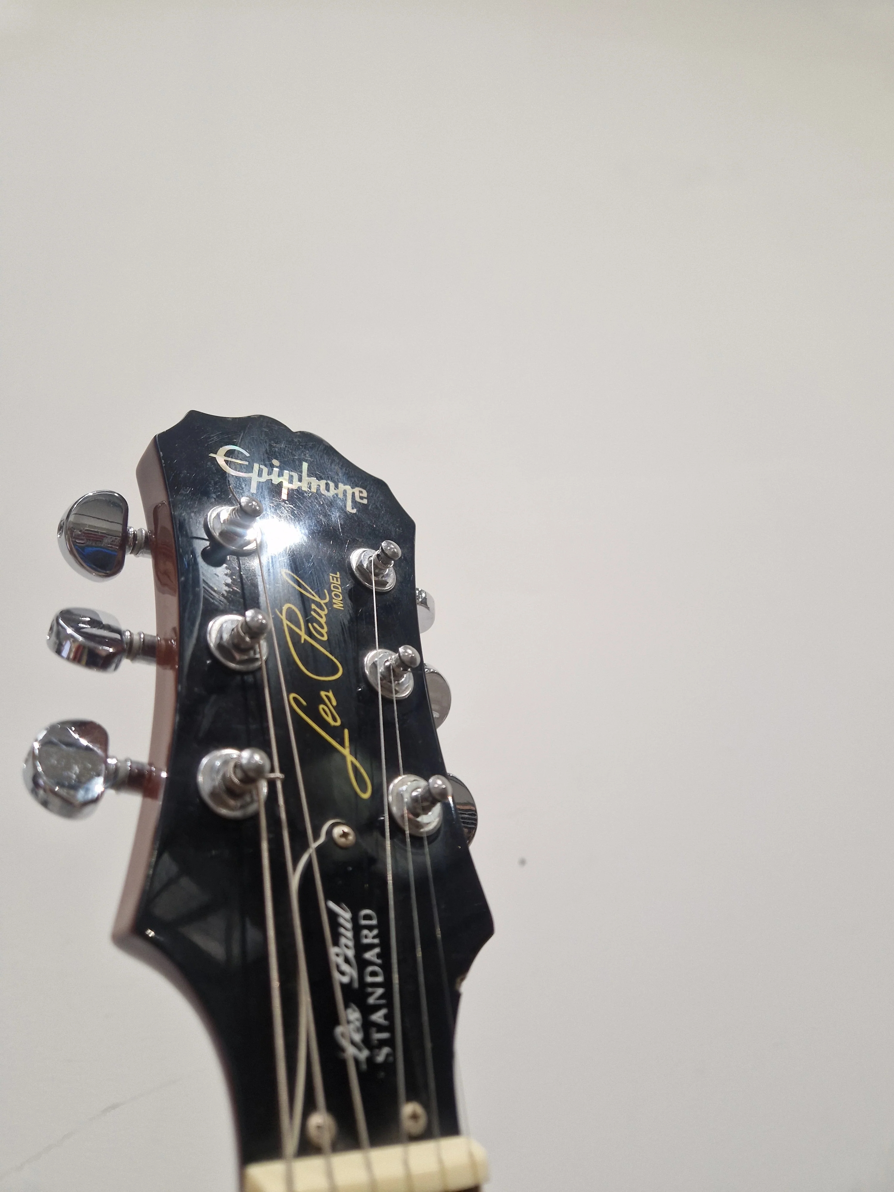 Epiphone Les Paul Honeyburst 2010 - Good w/ Hard Case & Full setup - Image 8