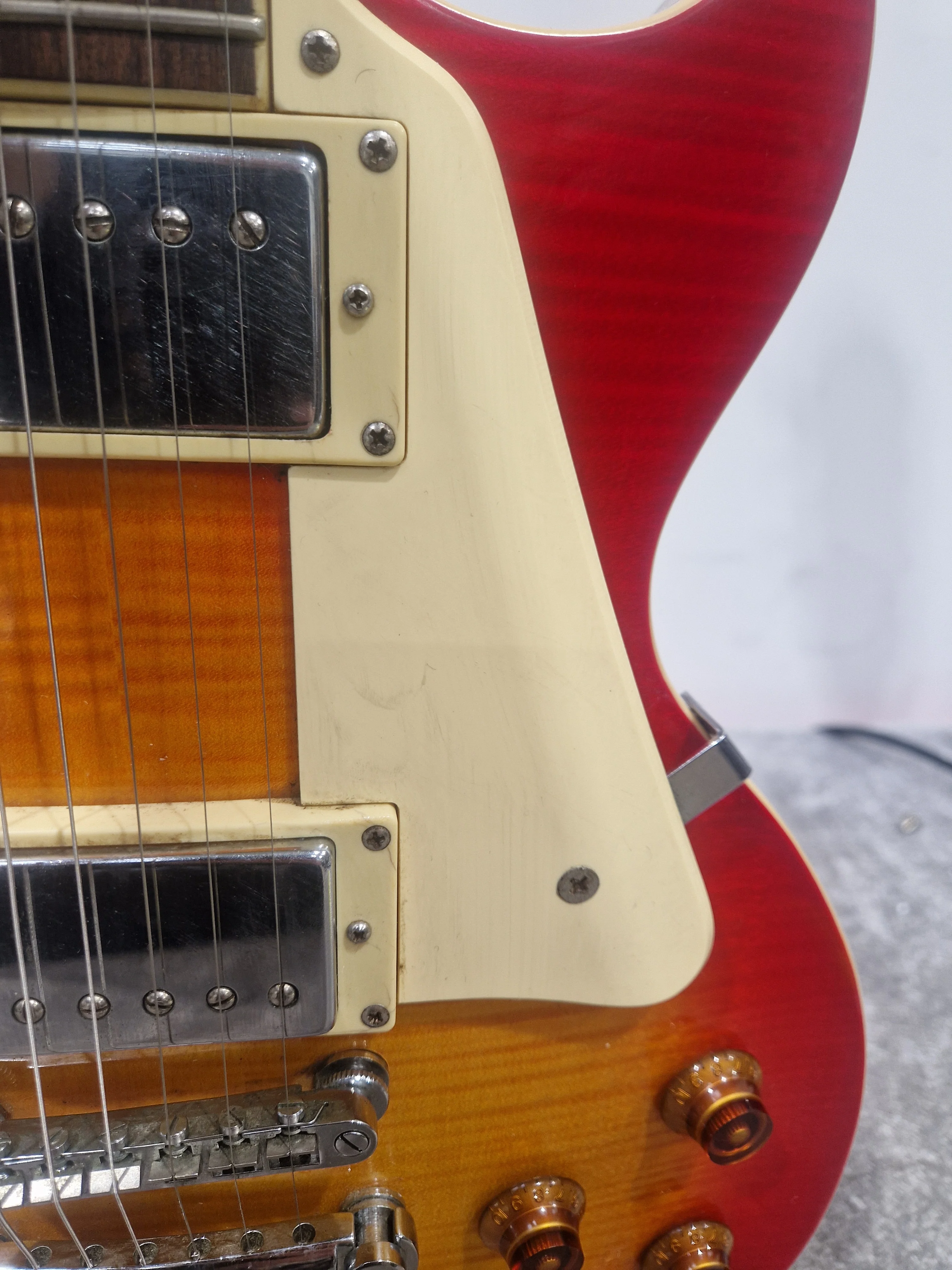 Epiphone Les Paul Standard Sunburst - Mahogany Body, Rosewood Fretboard - Good w/ Stagg soft case - Image 16