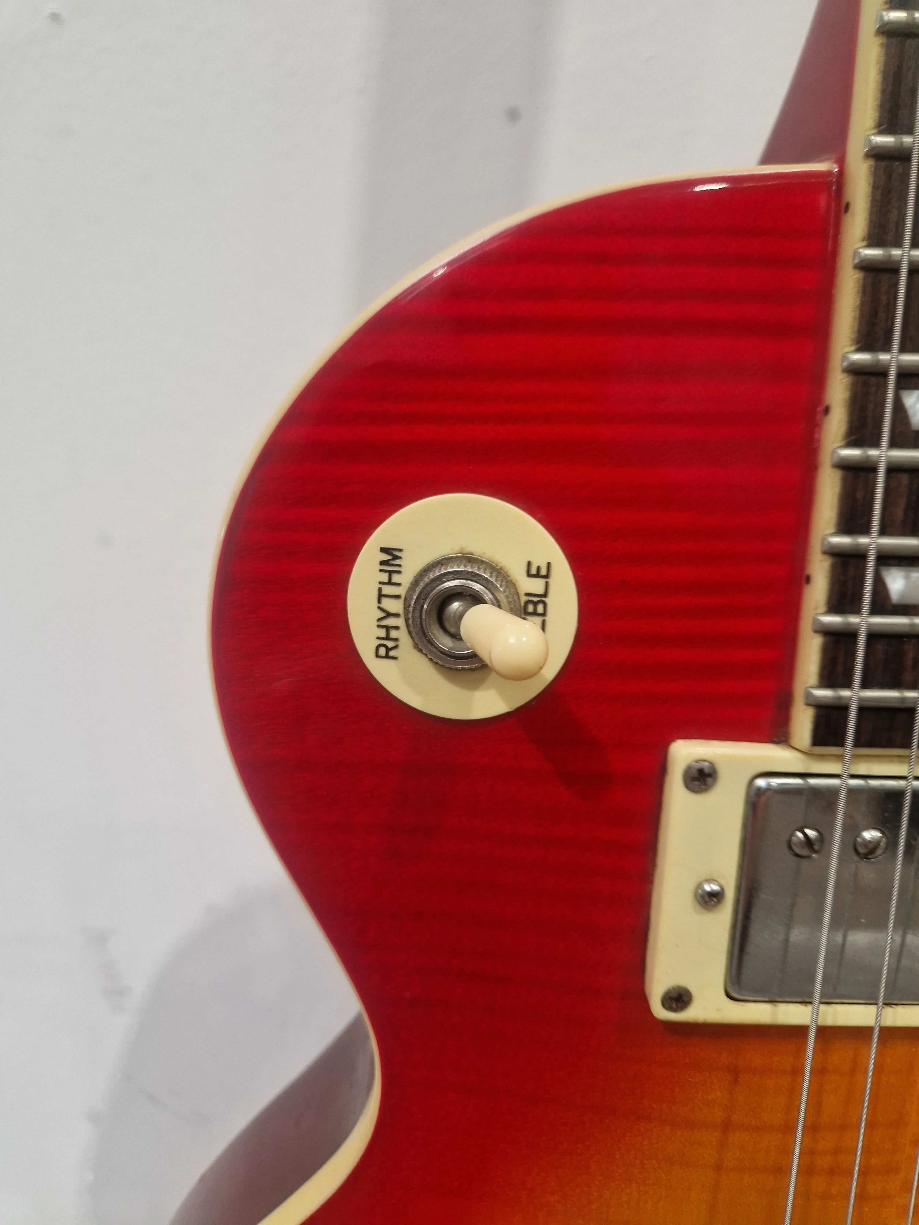 Epiphone Les Paul Standard Sunburst - Mahogany Body, Rosewood Fretboard - Good w/ Stagg soft case - Image 4