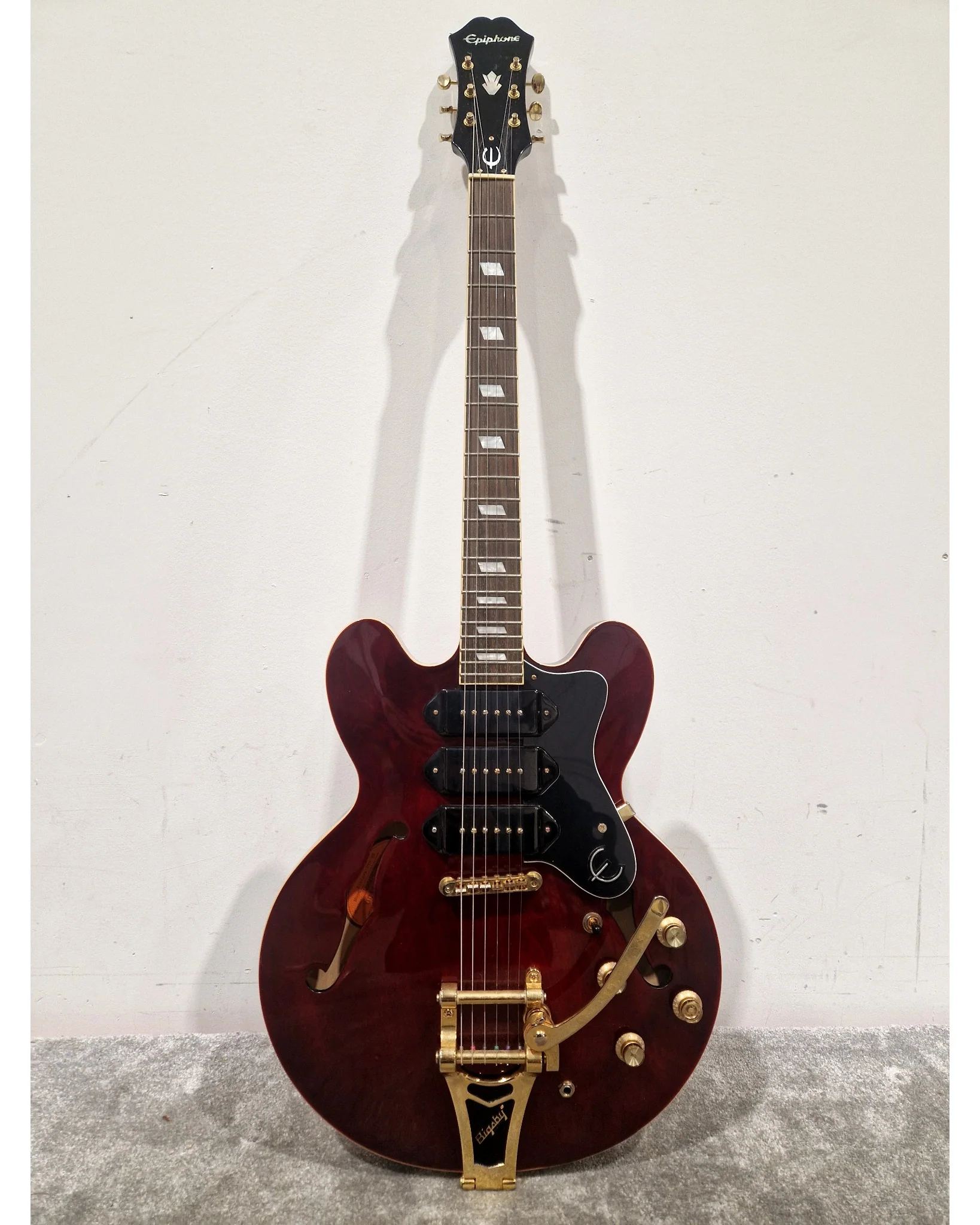 Epiphone Riviera P93 - Semi-Hollow Electric Guitar - Dark Red - Excellent w/ Hard Case - Image 2