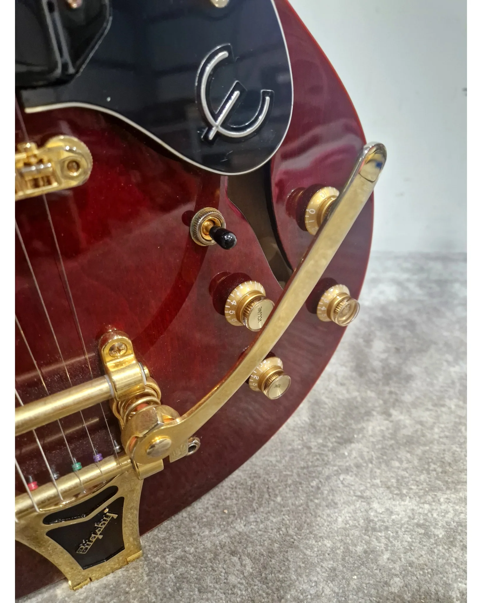 Epiphone Riviera P93 - Semi-Hollow Electric Guitar - Dark Red - Excellent w/ Hard Case - Image 24