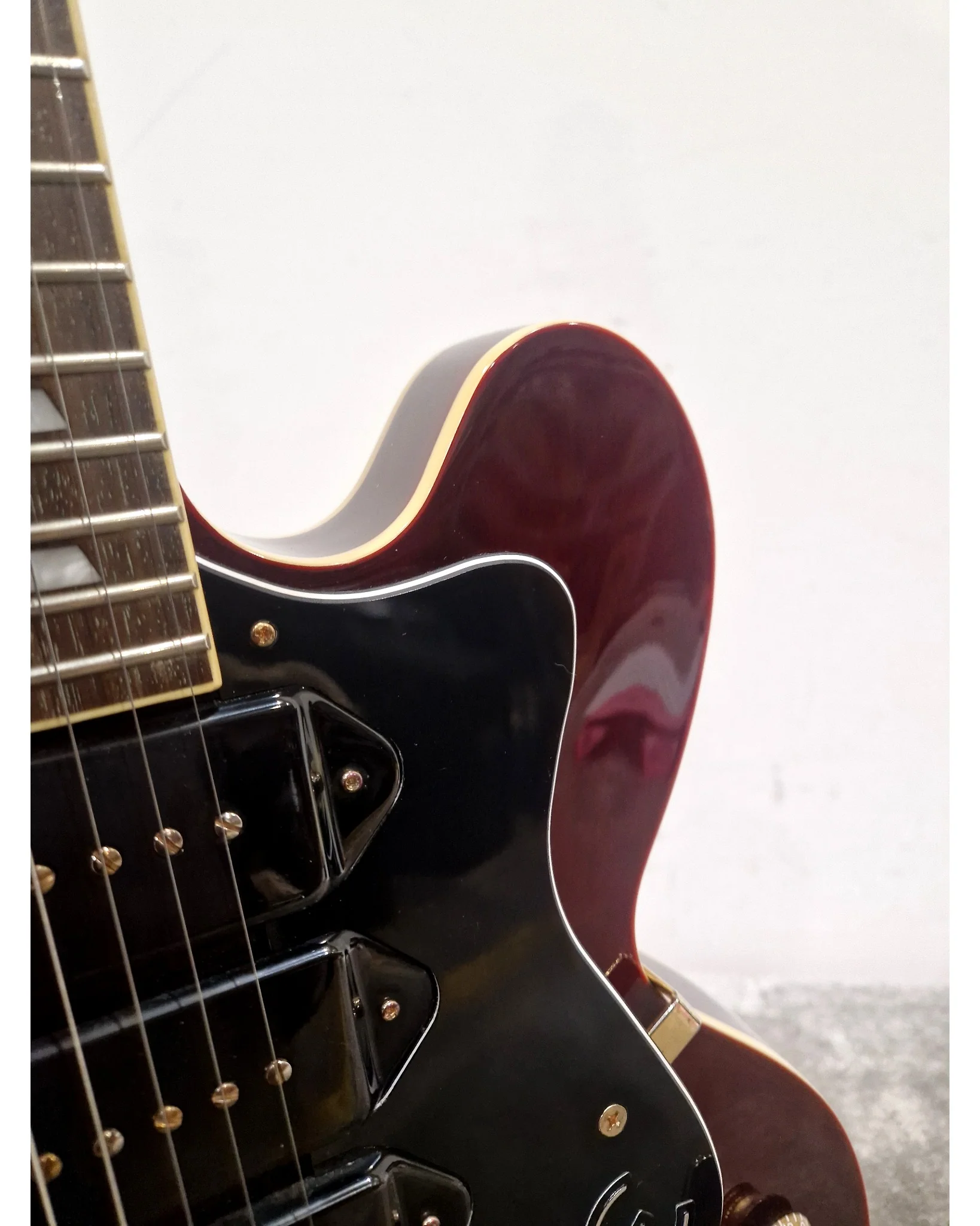 Epiphone Riviera P93 - Semi-Hollow Electric Guitar - Dark Red - Excellent w/ Hard Case - Image 25