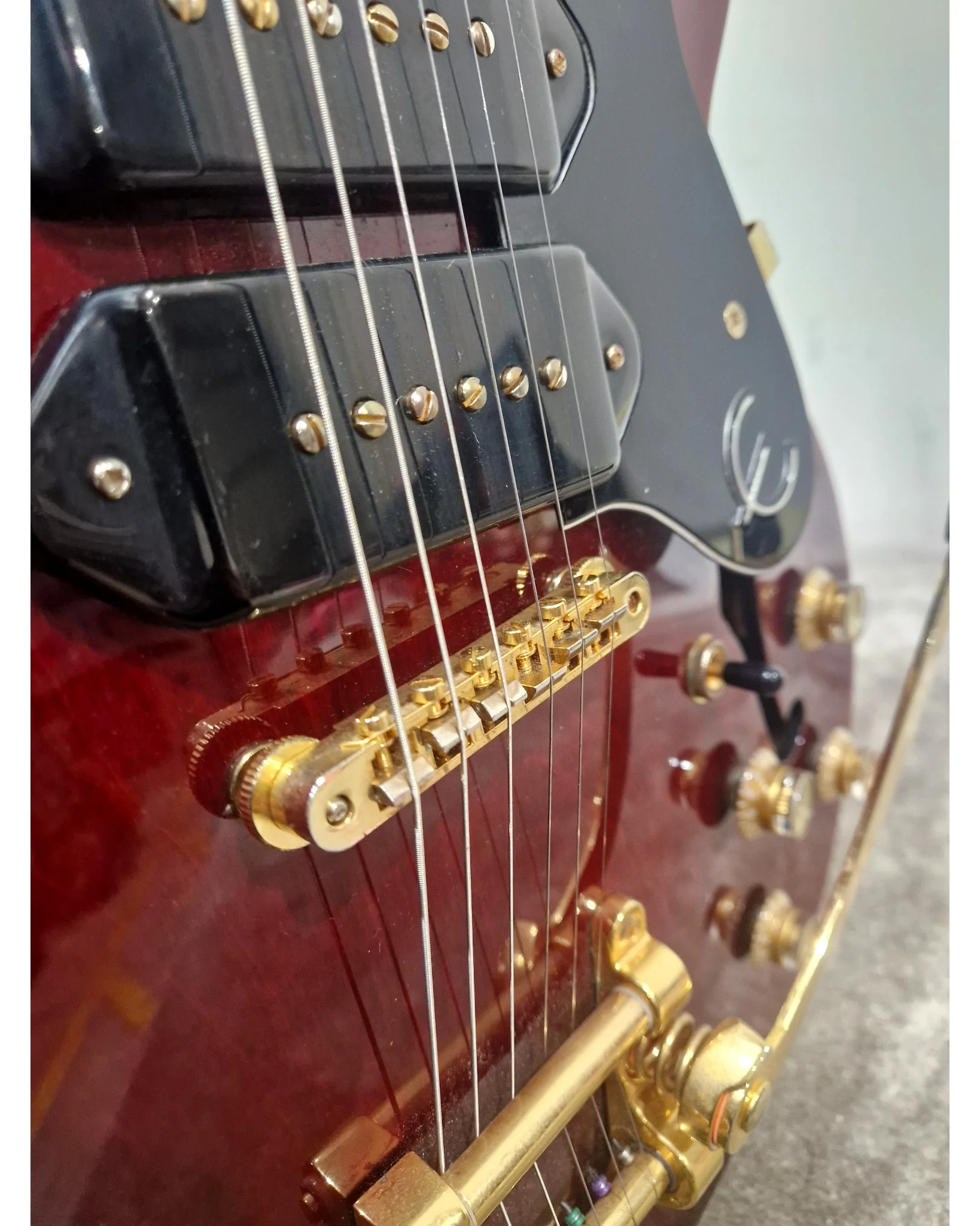Epiphone Riviera P93 - Semi-Hollow Electric Guitar - Dark Red - Excellent w/ Hard Case - Image 8