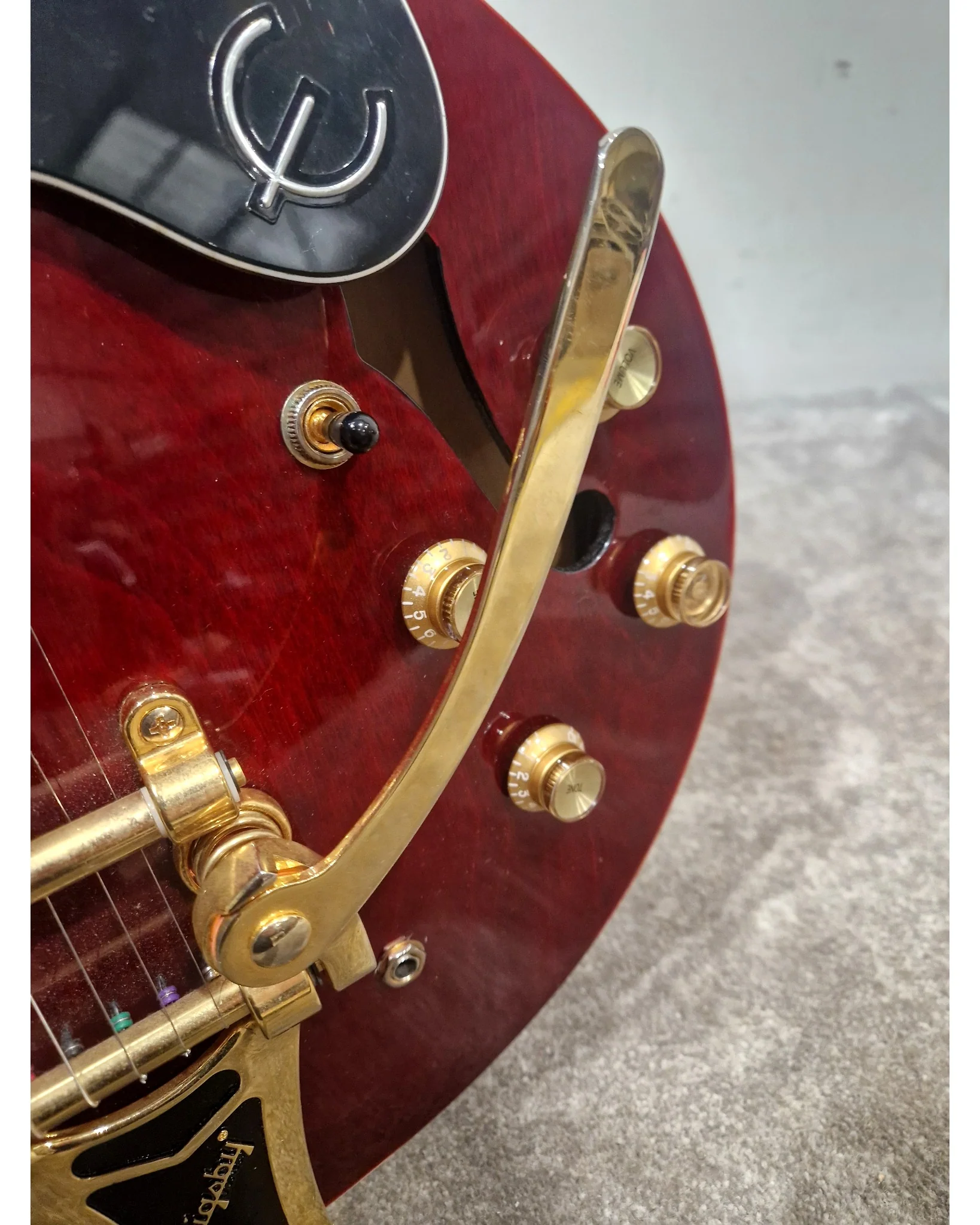 Epiphone Riviera P93 - Semi-Hollow Electric Guitar - Dark Red - Excellent w/ Hard Case - Image 9