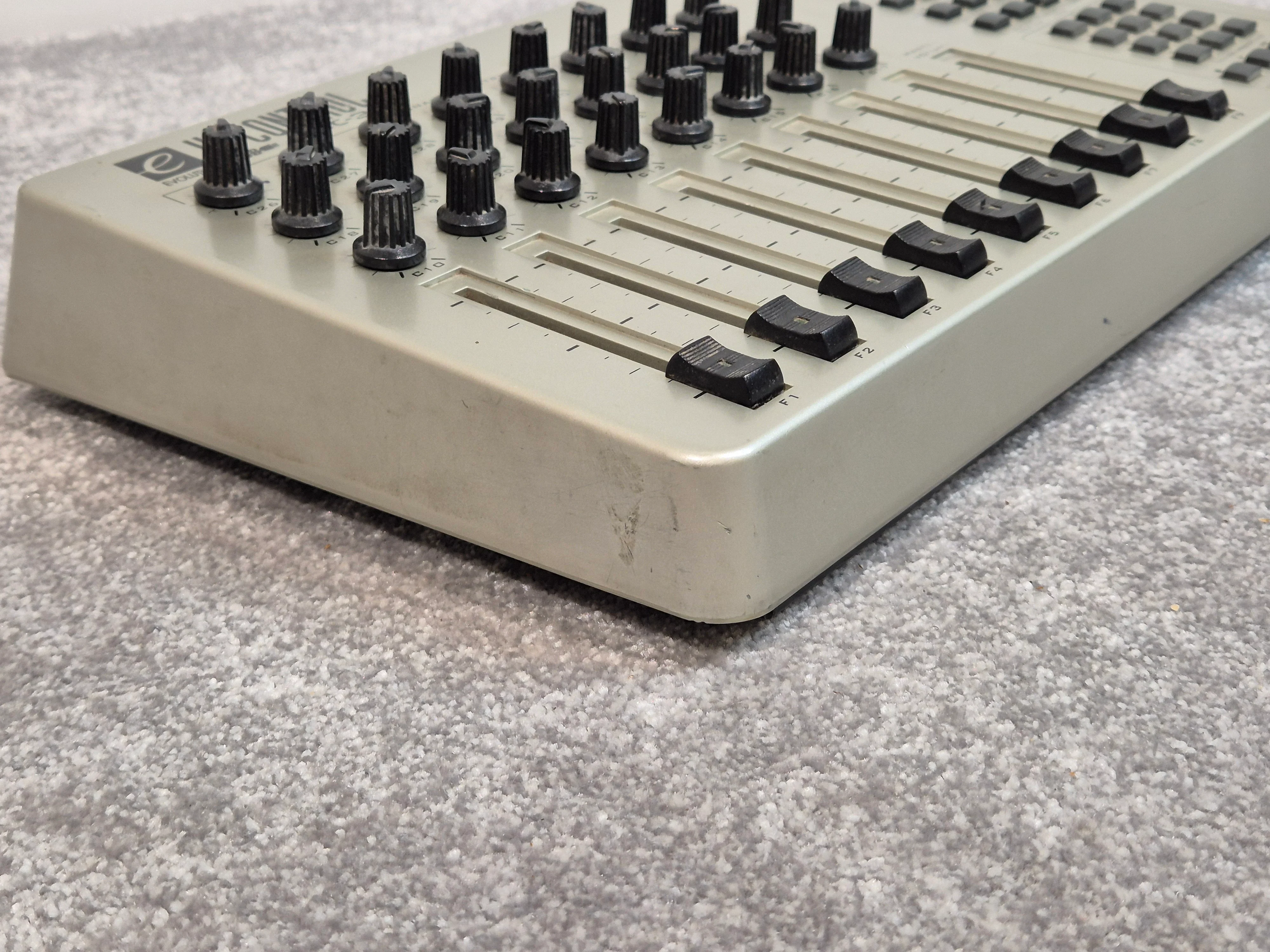 Evolution UC33 - PC/MIDI Hardware Controller - Image 4