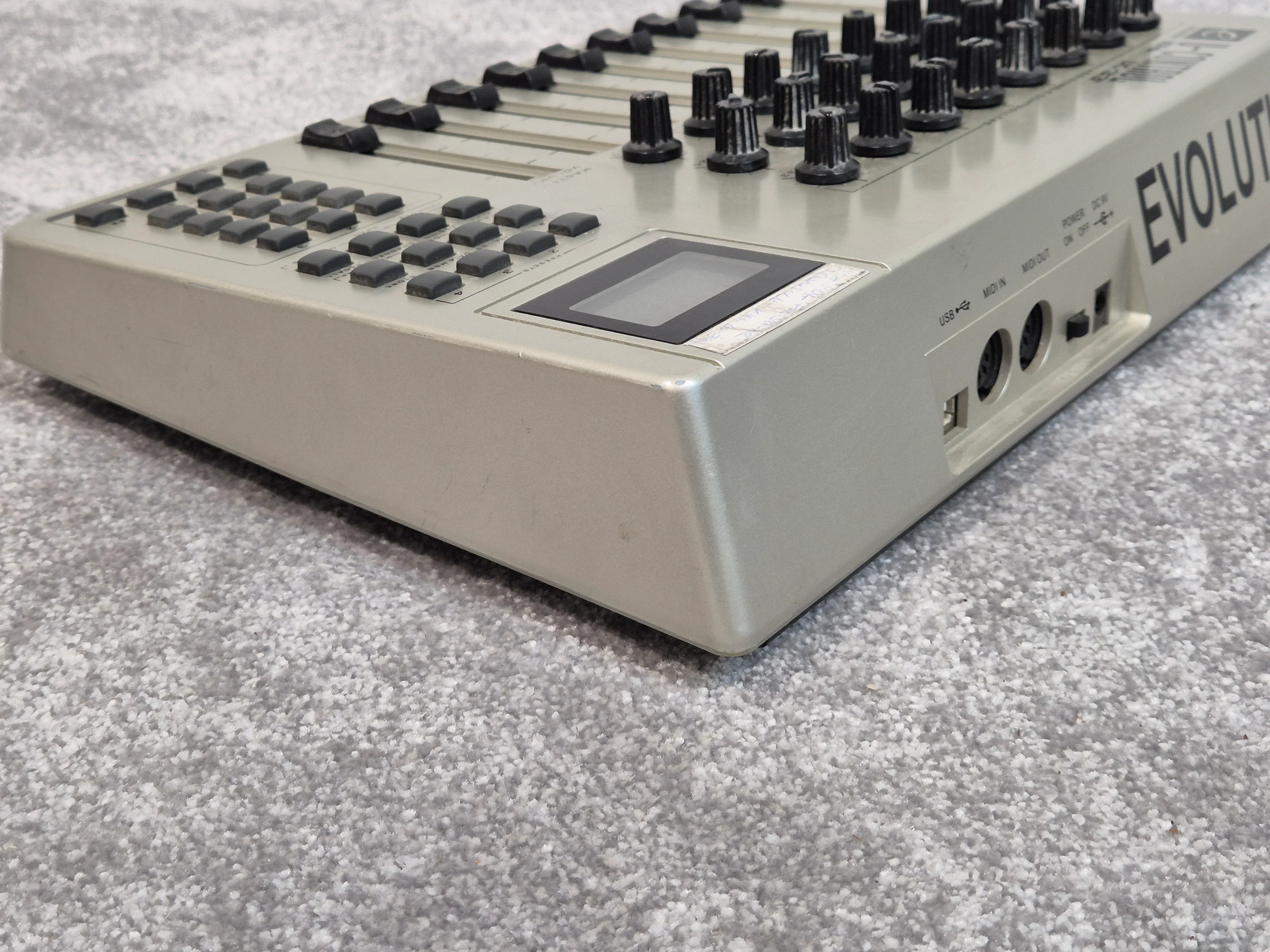 Evolution UC33 - PC/MIDI Hardware Controller - Image 8