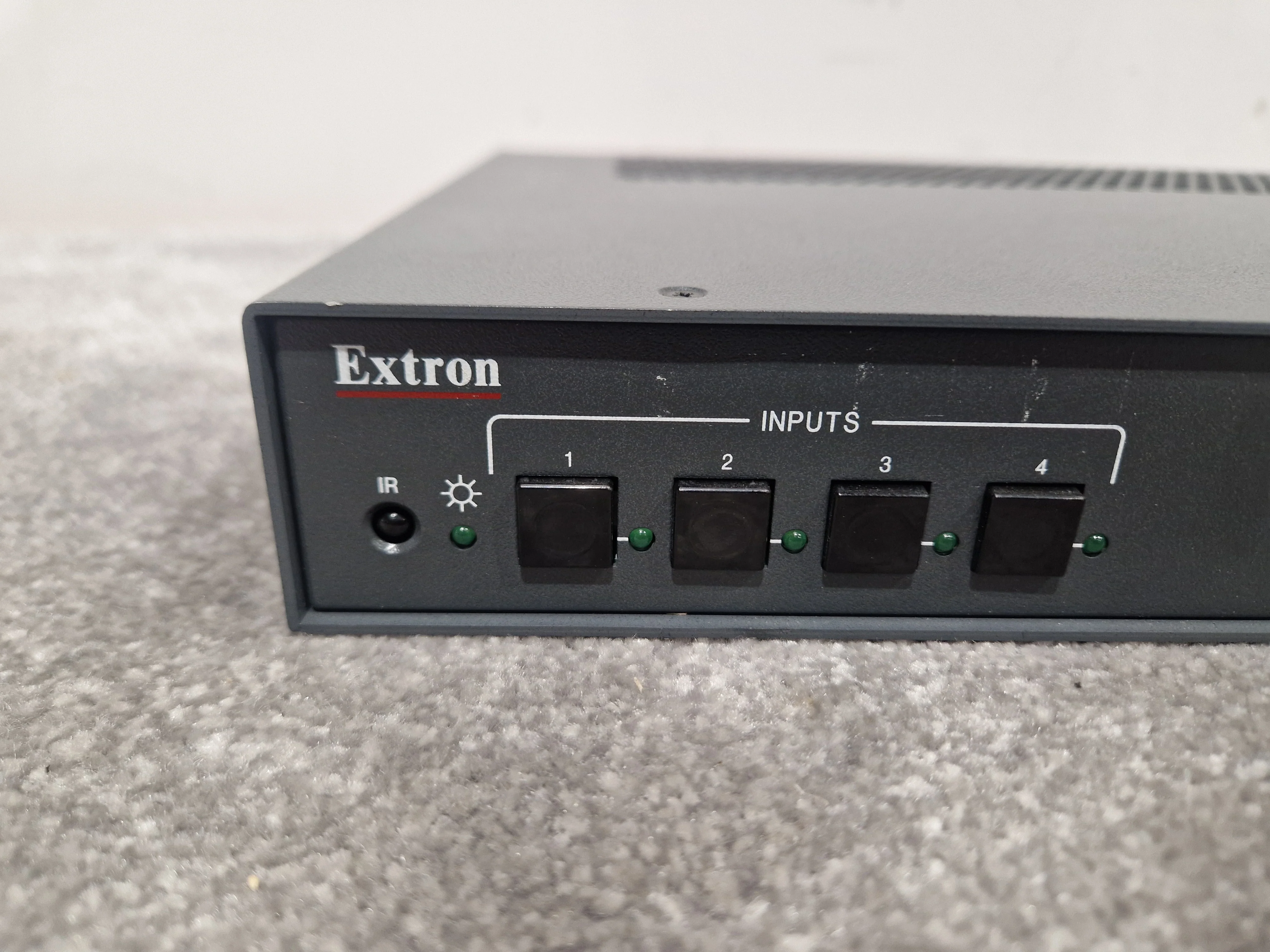 Extron MVX 44 Vga A Matrix Switcher - 4x4 VGA Matrix, High Resolution - Excellent w/ Original Box & Power Supply & Manuals - Image 2