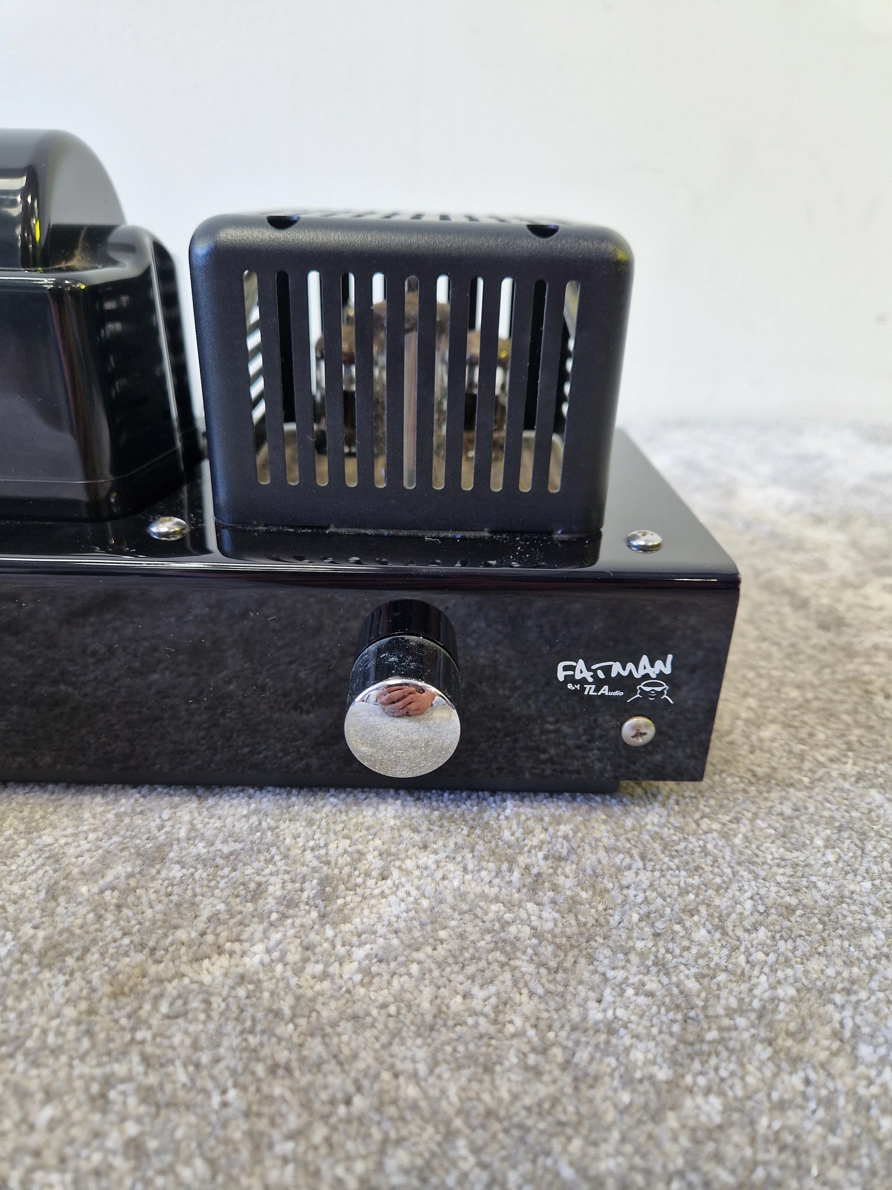 Fatman Carbon iTube Valve Amp with iPod Dock – Hybrid Tube Amplifier, Rich Analog Sound - Excellent w/ Original Box - Image 9