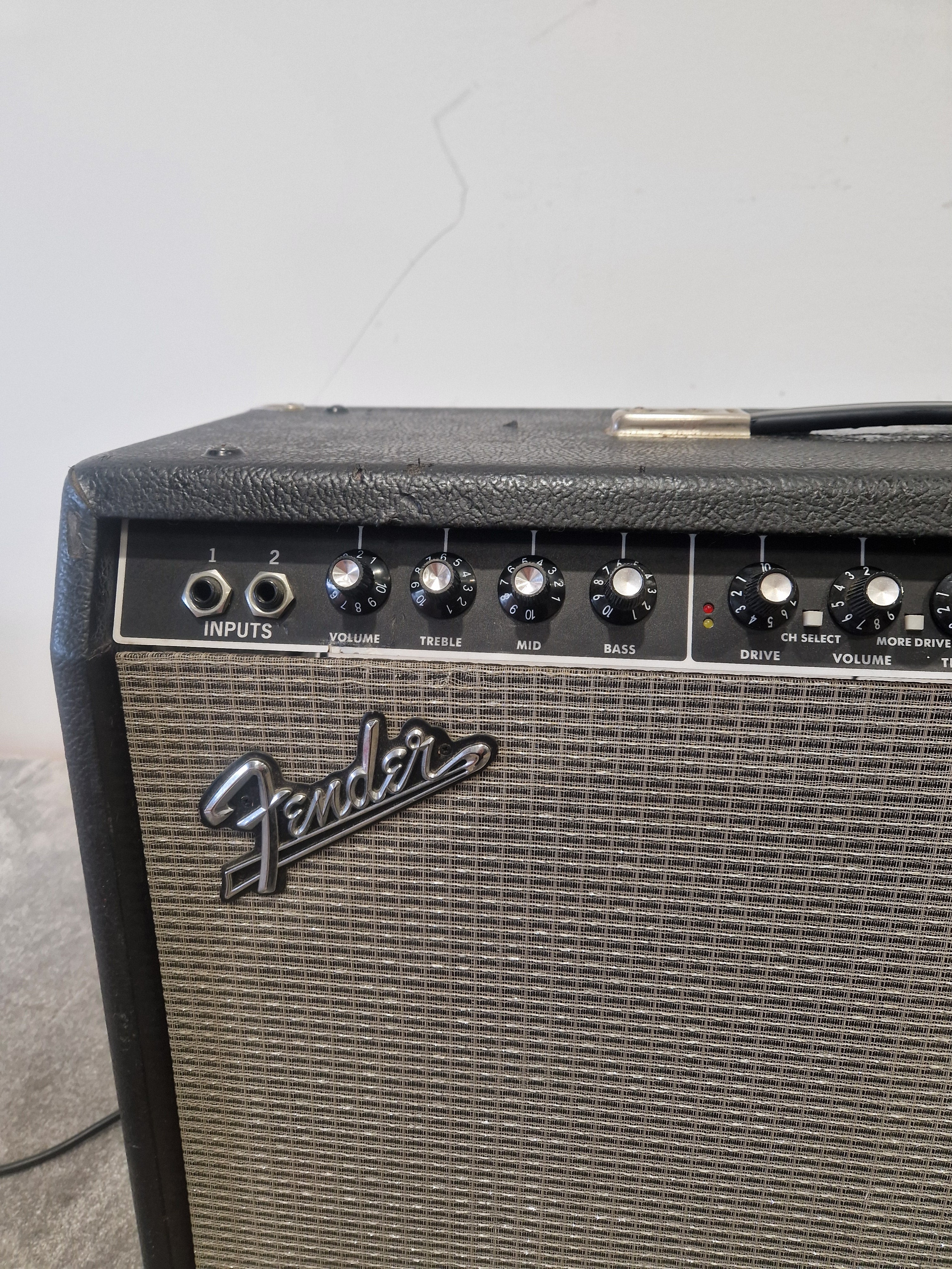 Fender 212R - 100W Solid-State Combo Amp - Good w/ Power Supply & Fender Pedal - Image 10