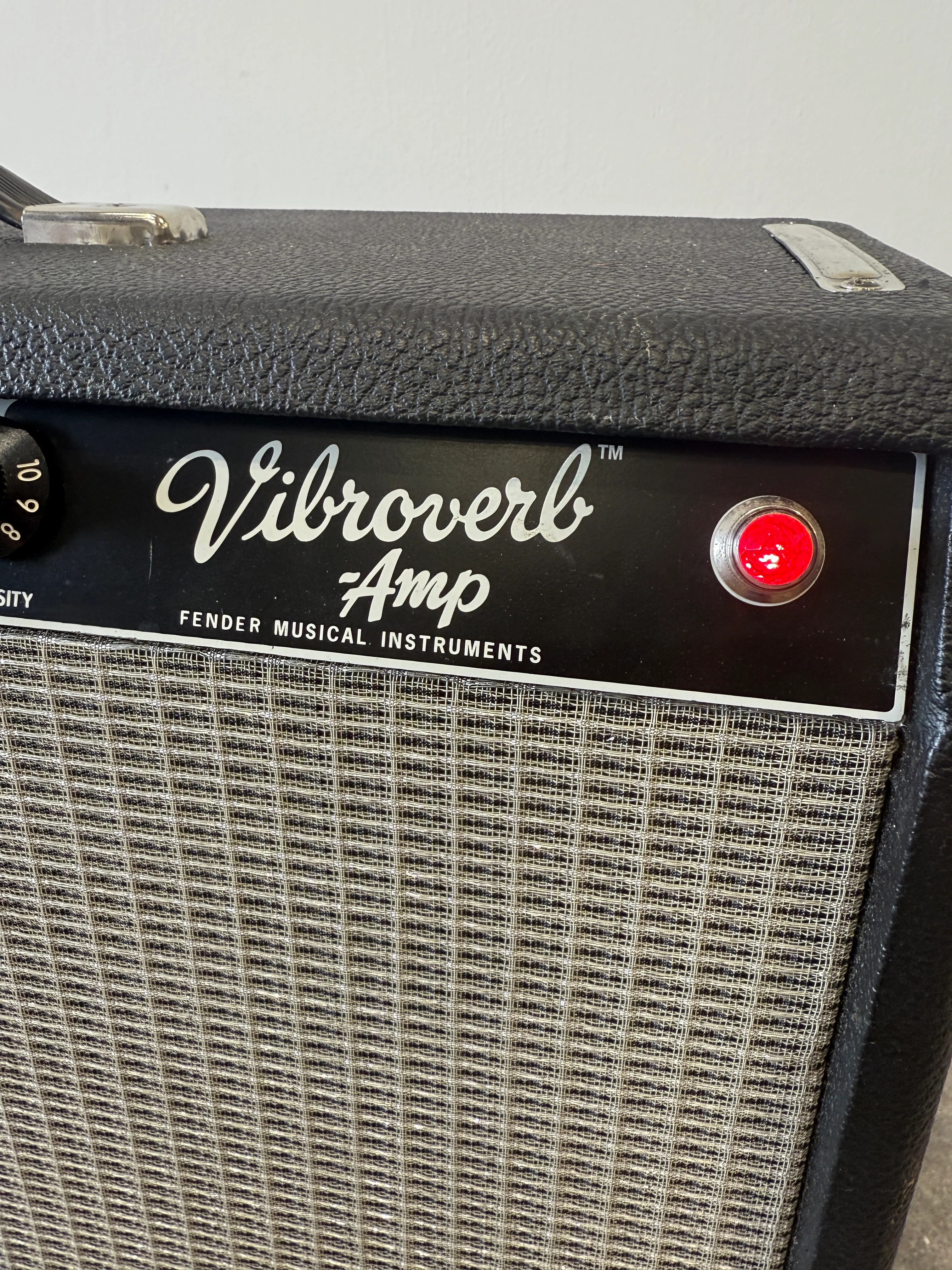 Fender '64 Vibroverb Custom Reissue Combo Amp – Hand-Wired, Excellent Condition, Vintage Tone - Image 23