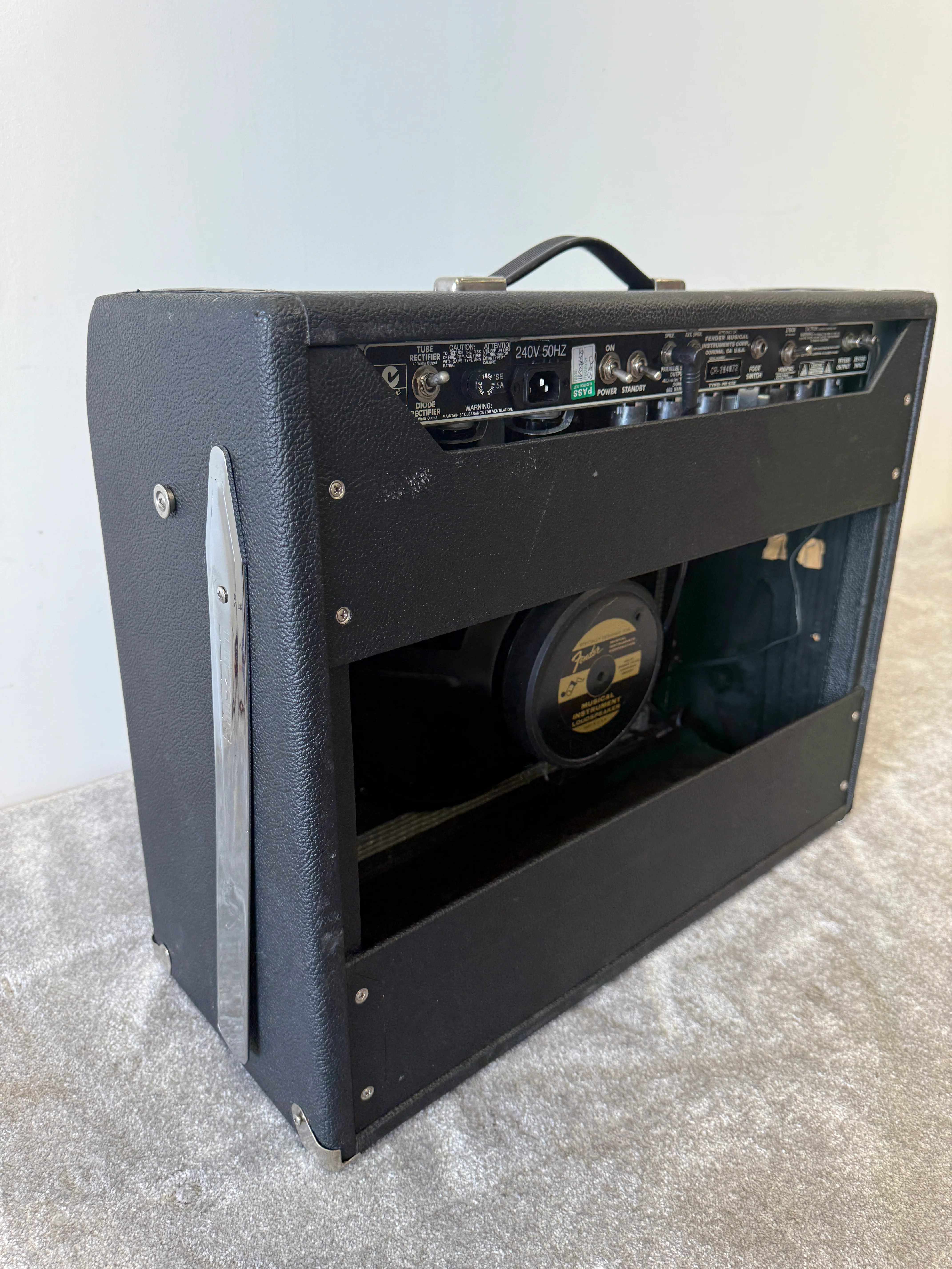Fender '64 Vibroverb Custom Reissue Combo Amp – Hand-Wired, Excellent Condition, Vintage Tone - Image 5