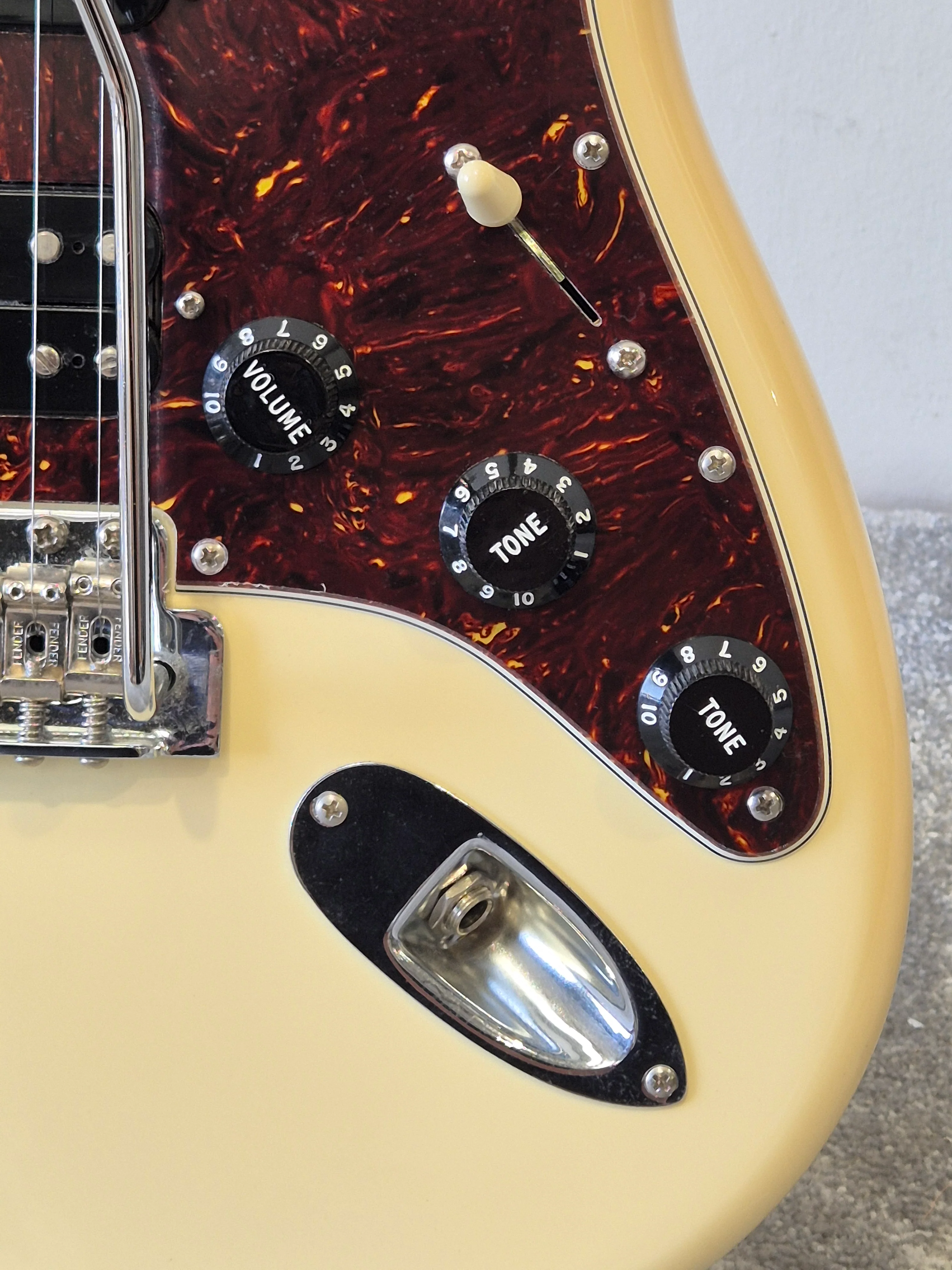 Fender American Special Stratocaster 2017 Electric guitar - Olympic White w/ Hard Case - Excellent - Image 3