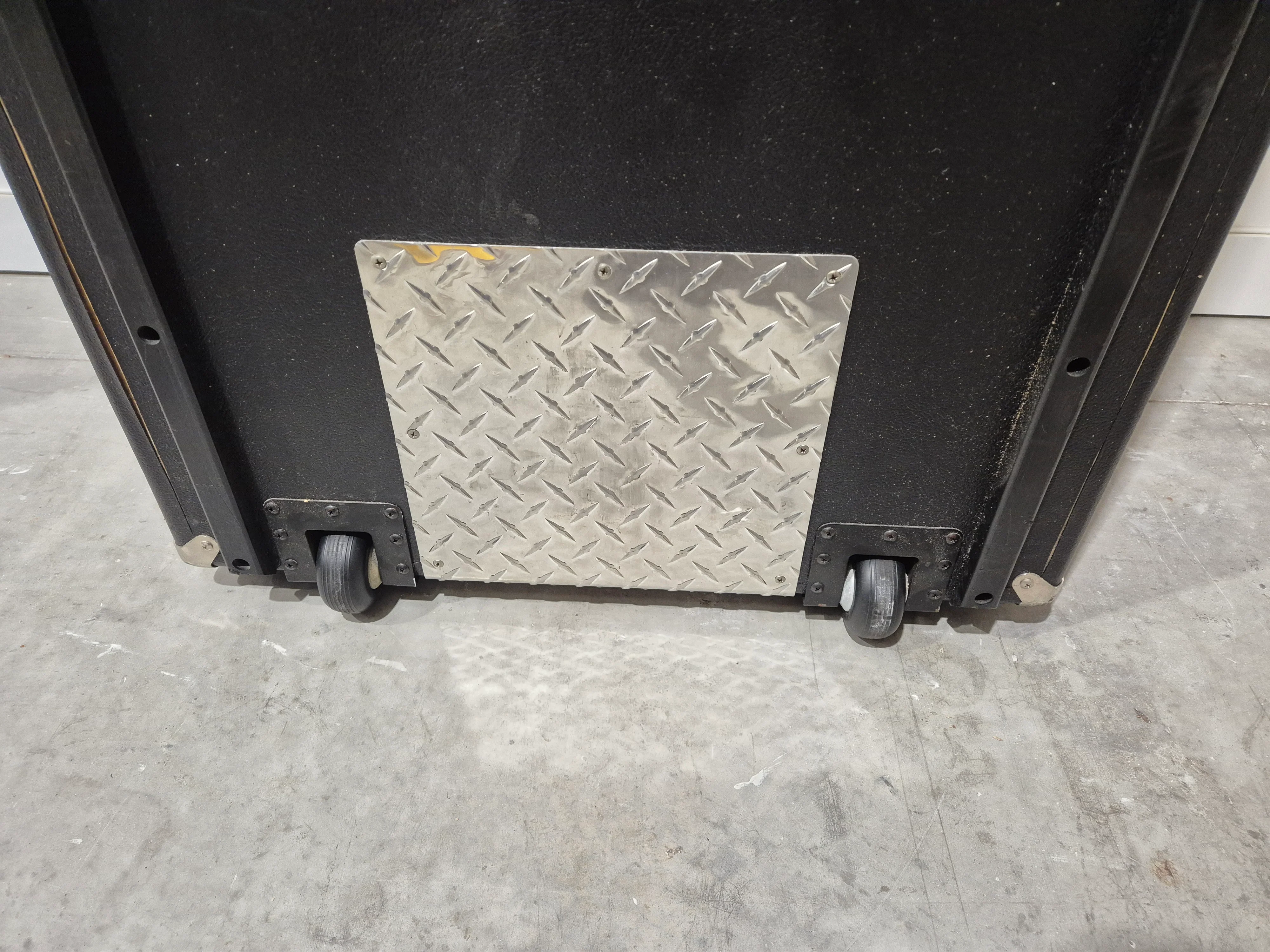 Fender Bassman 810 Neo Bass Amplifier Cabinet - 8x10" Neo Speakers, 2000 Watts - Excellent w/ Flight Case - Image 12