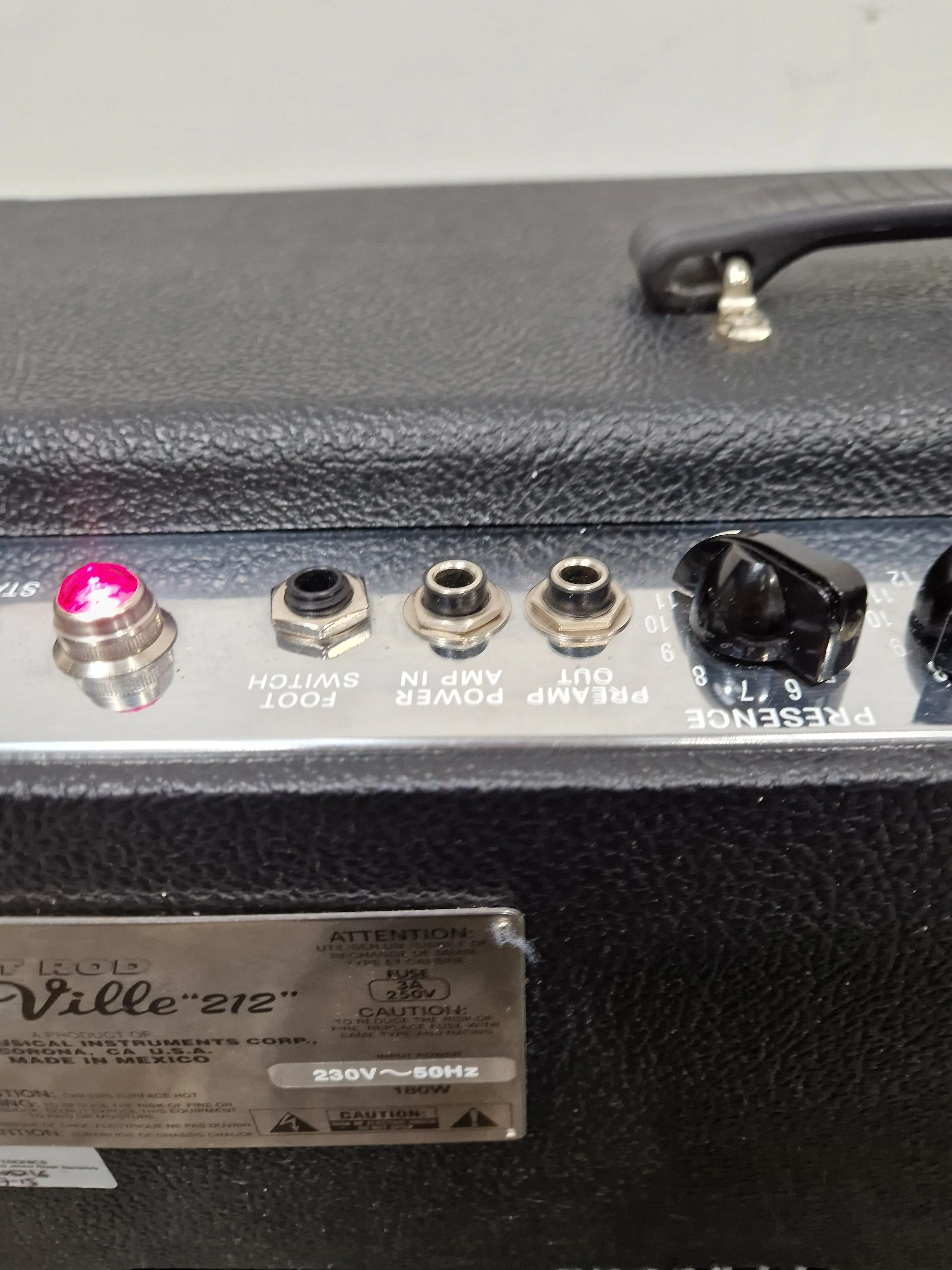 Fender DeVille 212 - Guitar Amplifier - 2x12" - Excellent w/ Cables - Image 10
