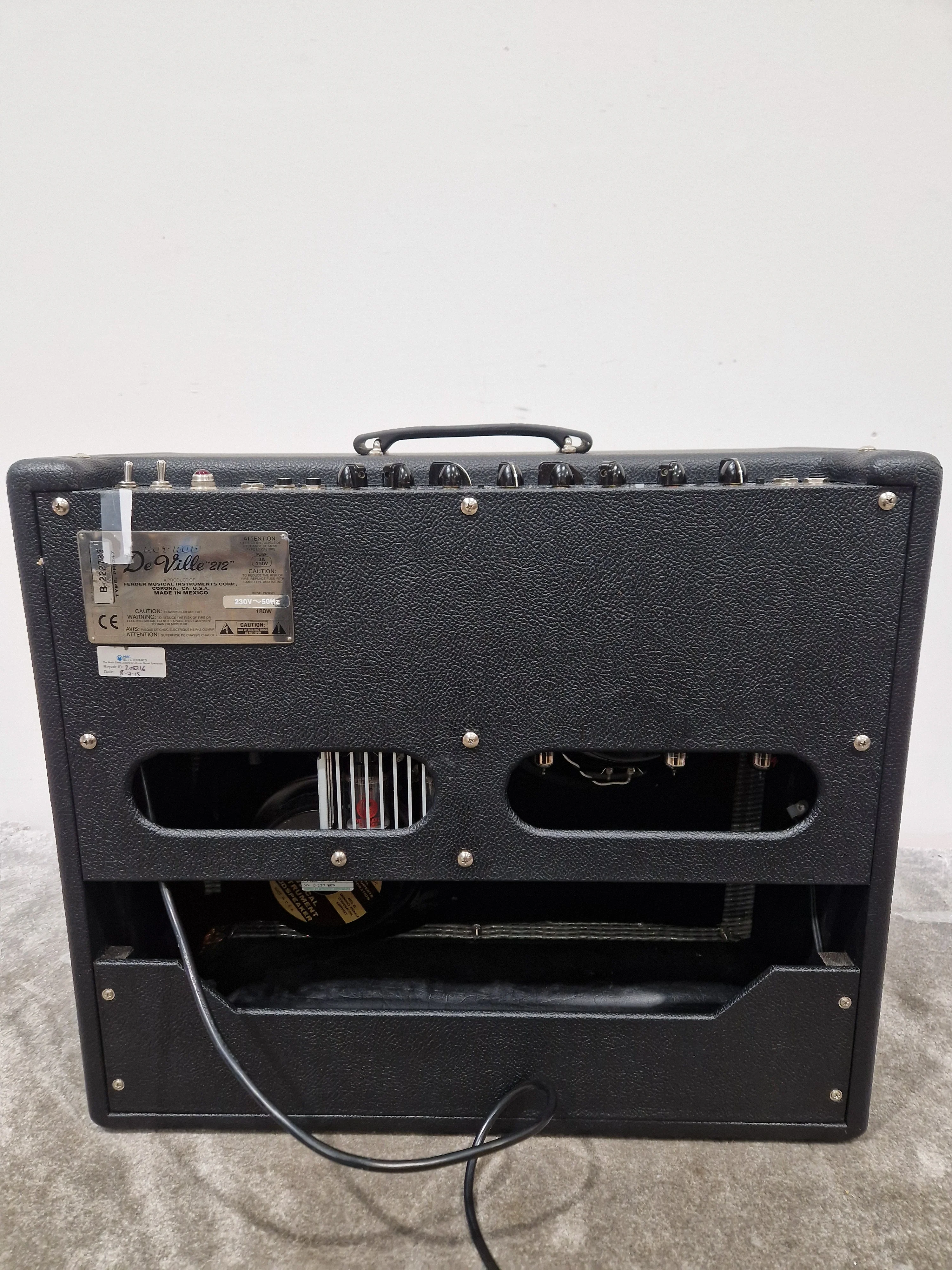 Fender DeVille 212 - Guitar Amplifier - 2x12" - Excellent w/ Cables - Image 17