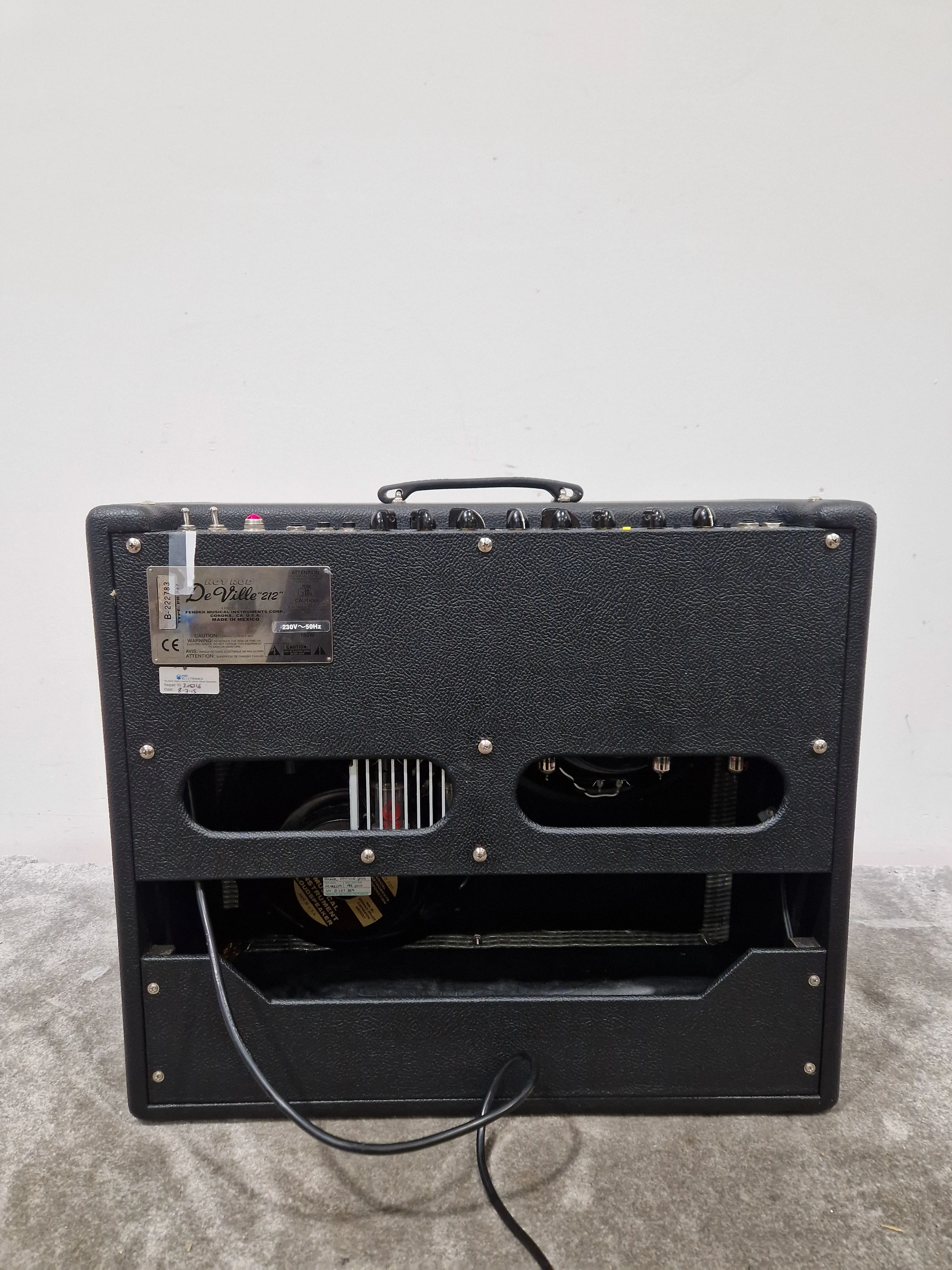 Fender DeVille 212 - Guitar Amplifier - 2x12" - Excellent w/ Cables - Image 18