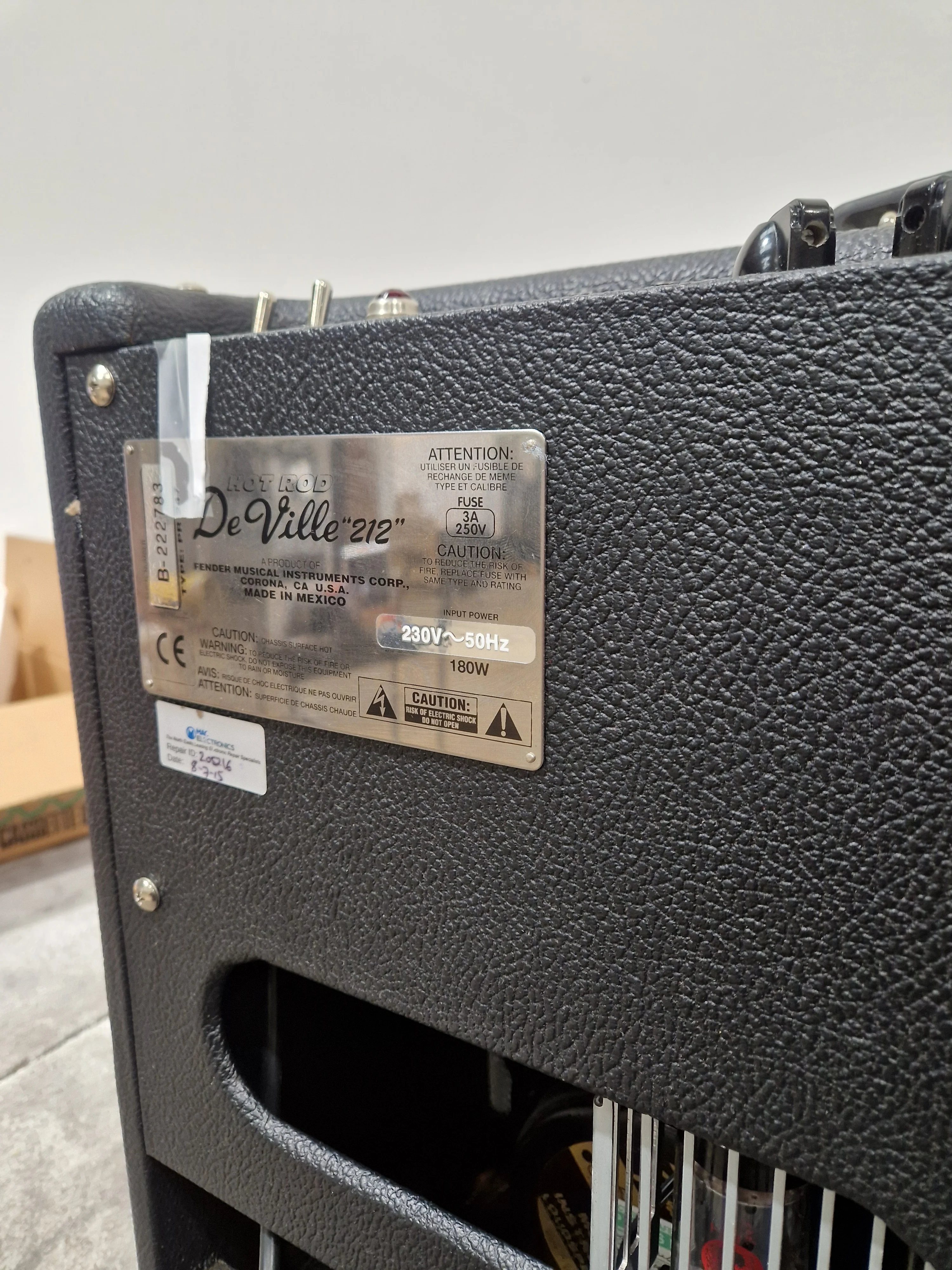 Fender DeVille 212 - Guitar Amplifier - 2x12" - Excellent w/ Cables - Image 3