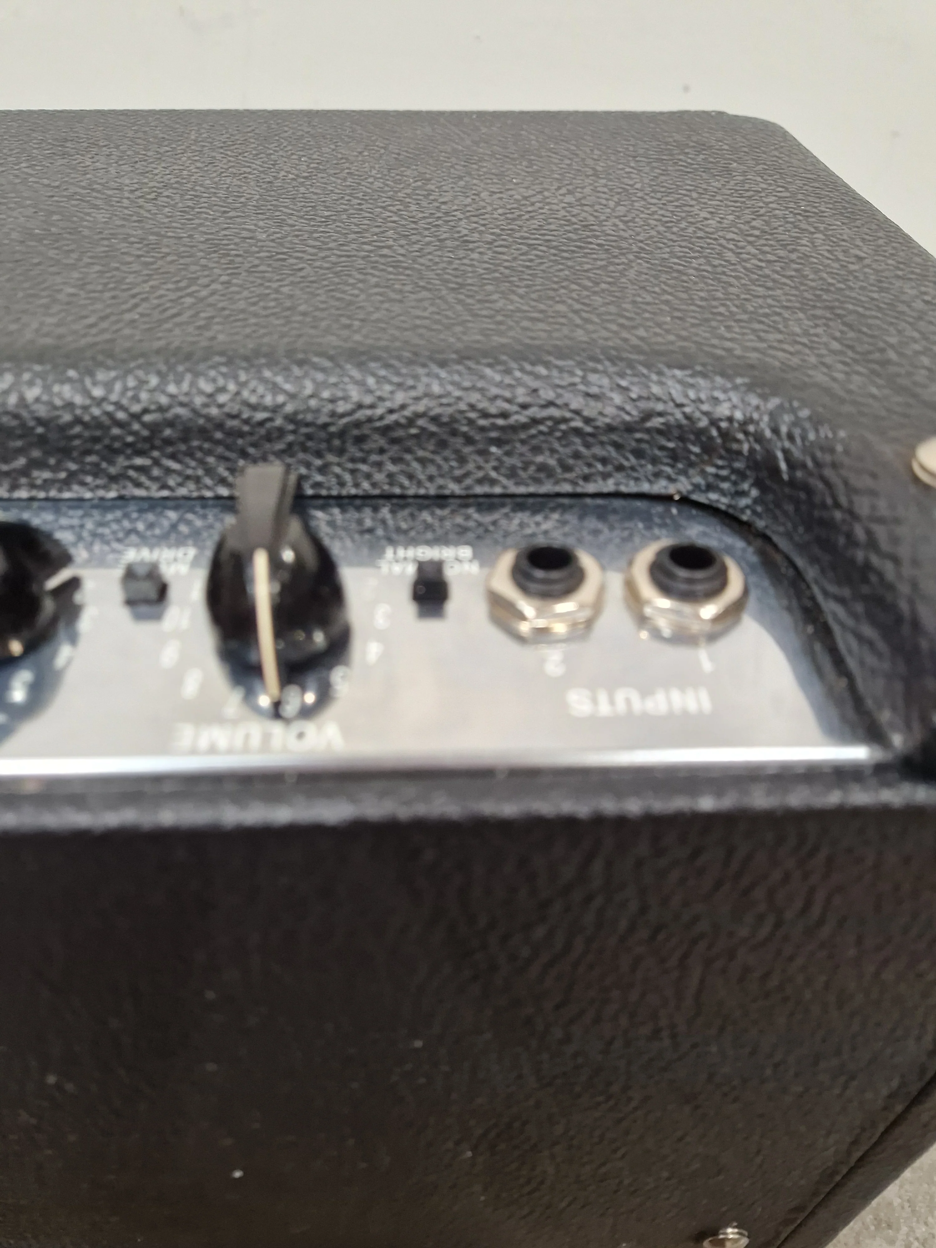 Fender DeVille 212 - Guitar Amplifier - 2x12" - Excellent w/ Cables - Image 7