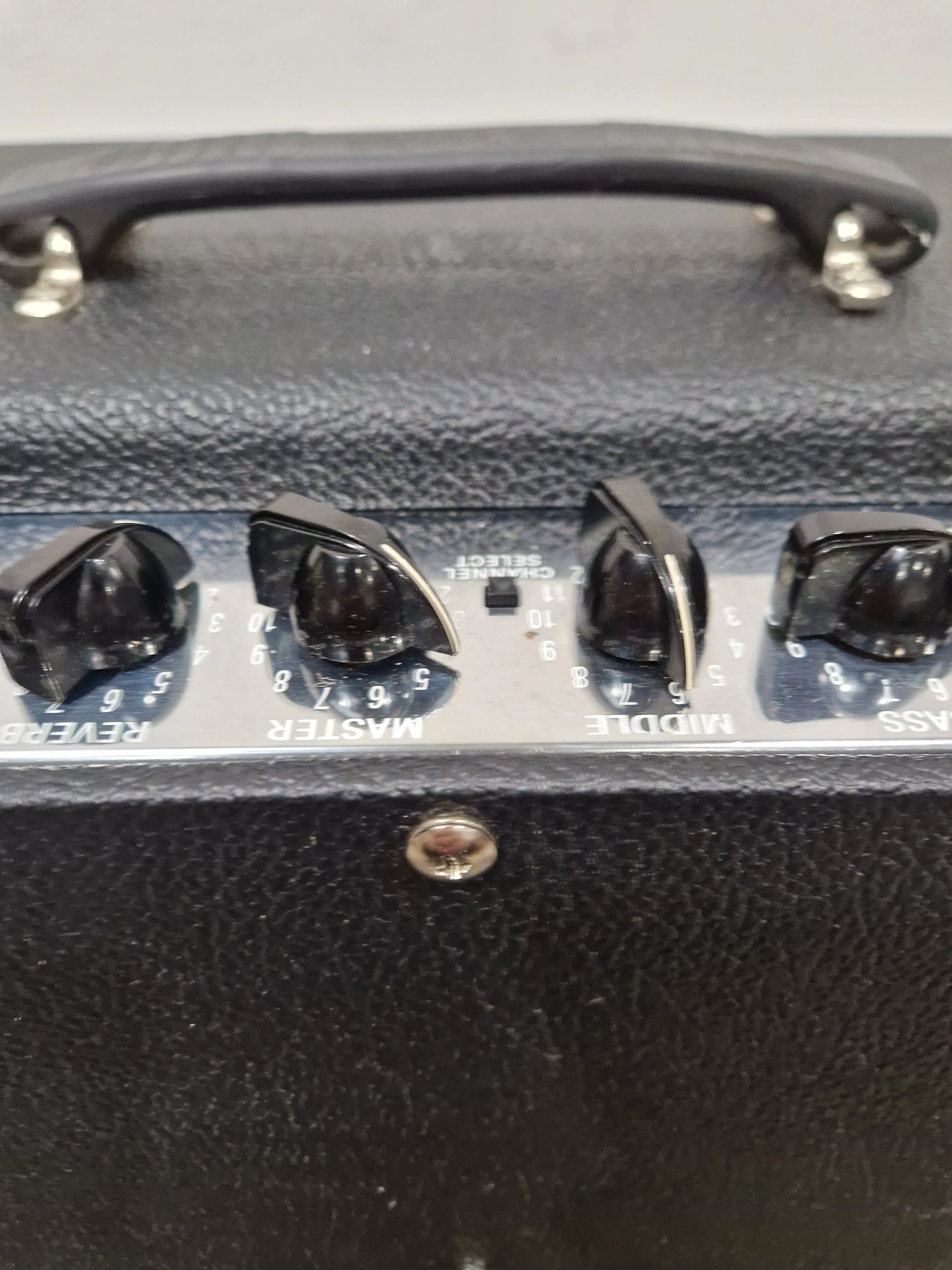 Fender DeVille 212 - Guitar Amplifier - 2x12" - Excellent w/ Cables - Image 8