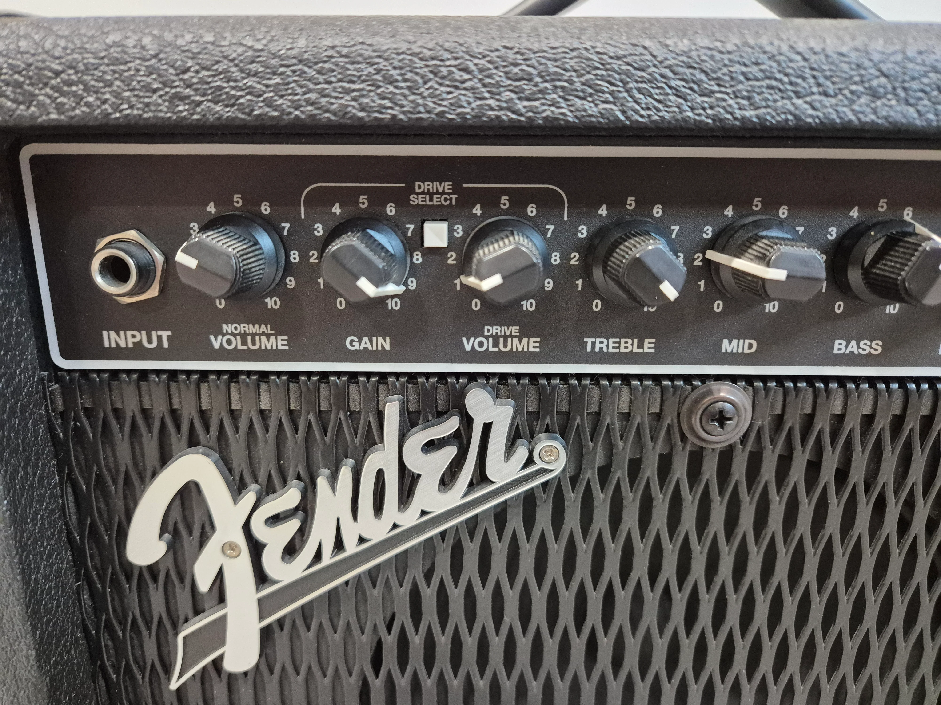 Fender Frontman Reverb - Compact Guitar Practice Amp - Image 2