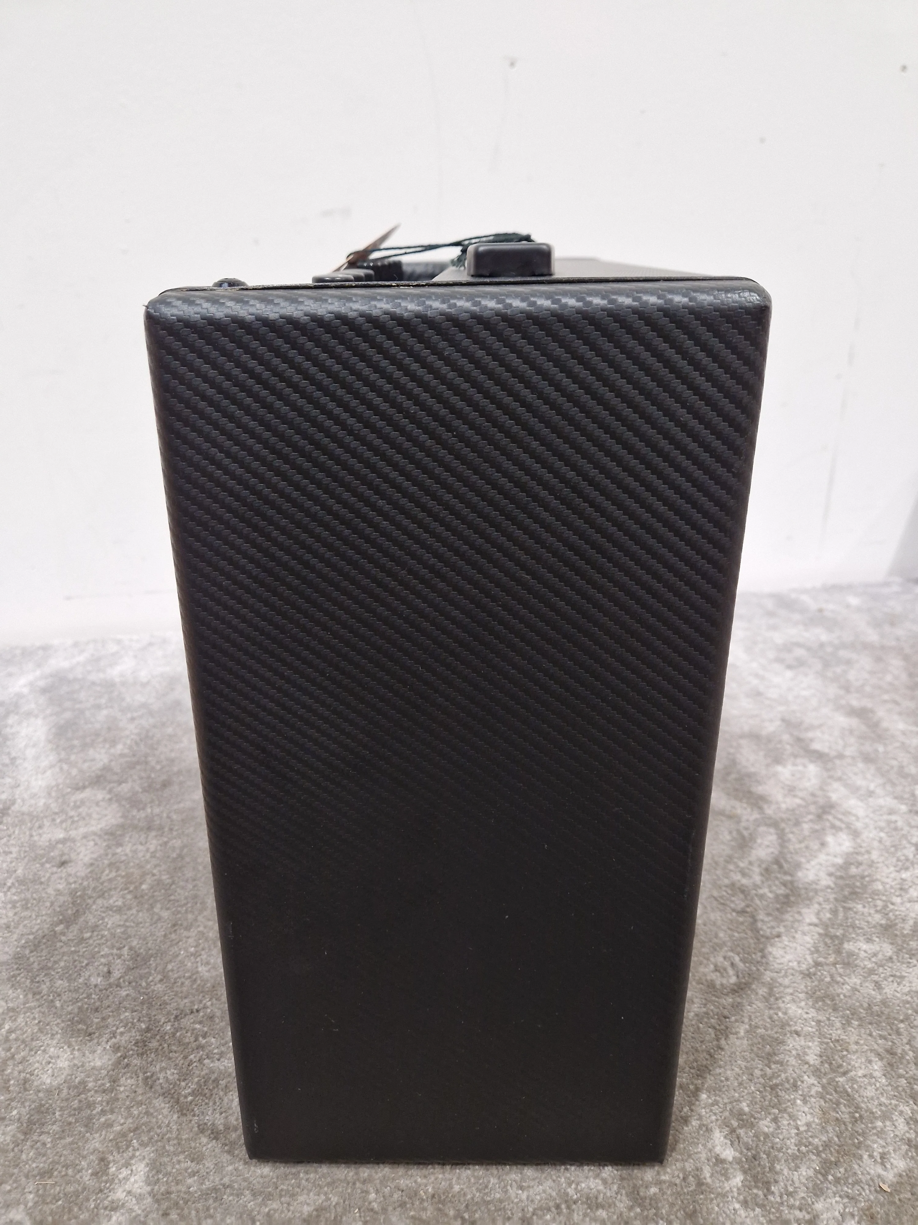 Fender Mustang 1 AMP - Modeling Guitar Amplifier - Excellent w/ Original Box & Power Supply - Image 4