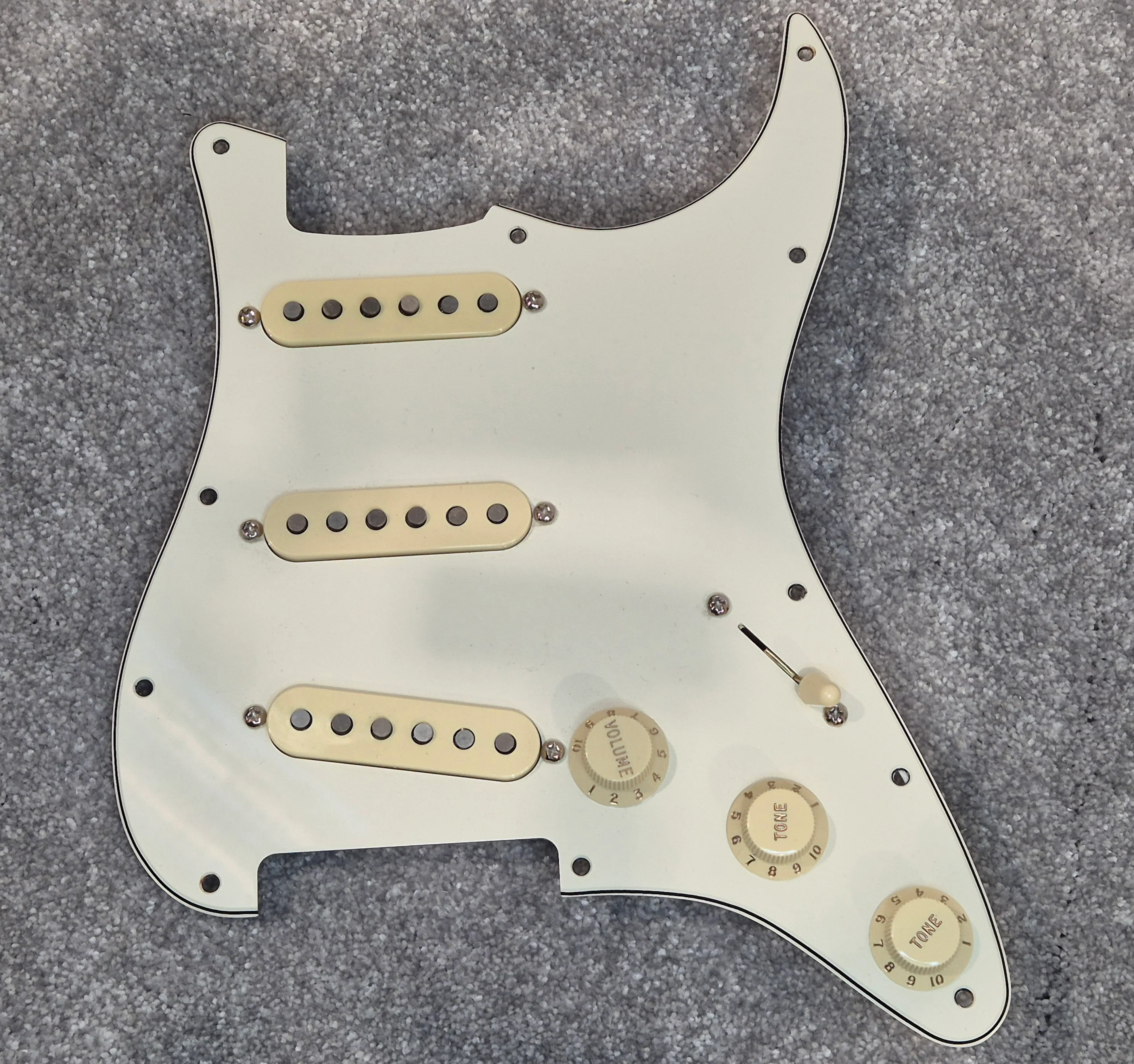 Genuine Fender Pre Wired Stratocaster Loaded Pickguard - White - Image 2