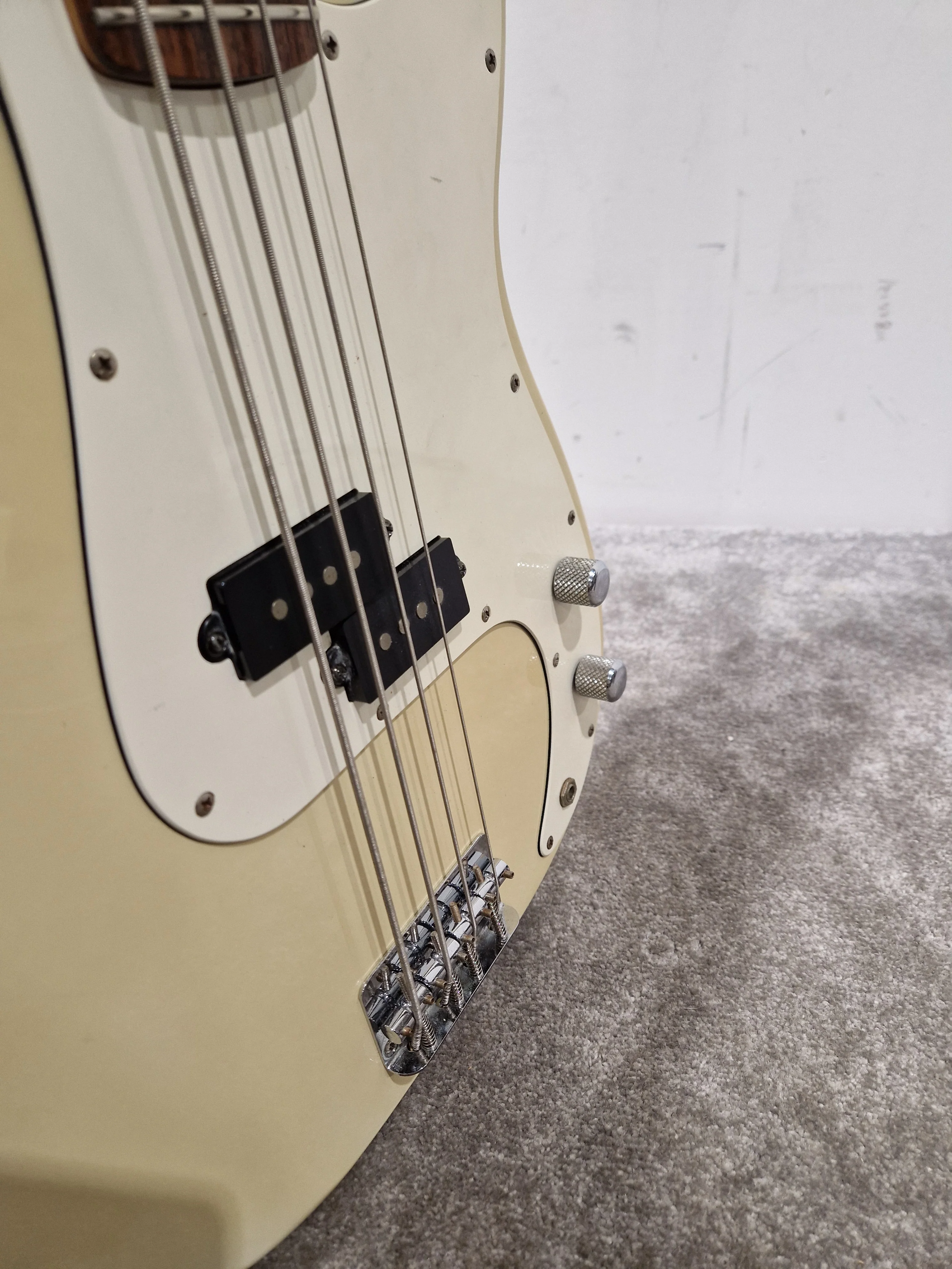 Squier Precision Bass by Fender. Serial S1064338. Made in Korea - Excellent w/ Full Setup - Image 5