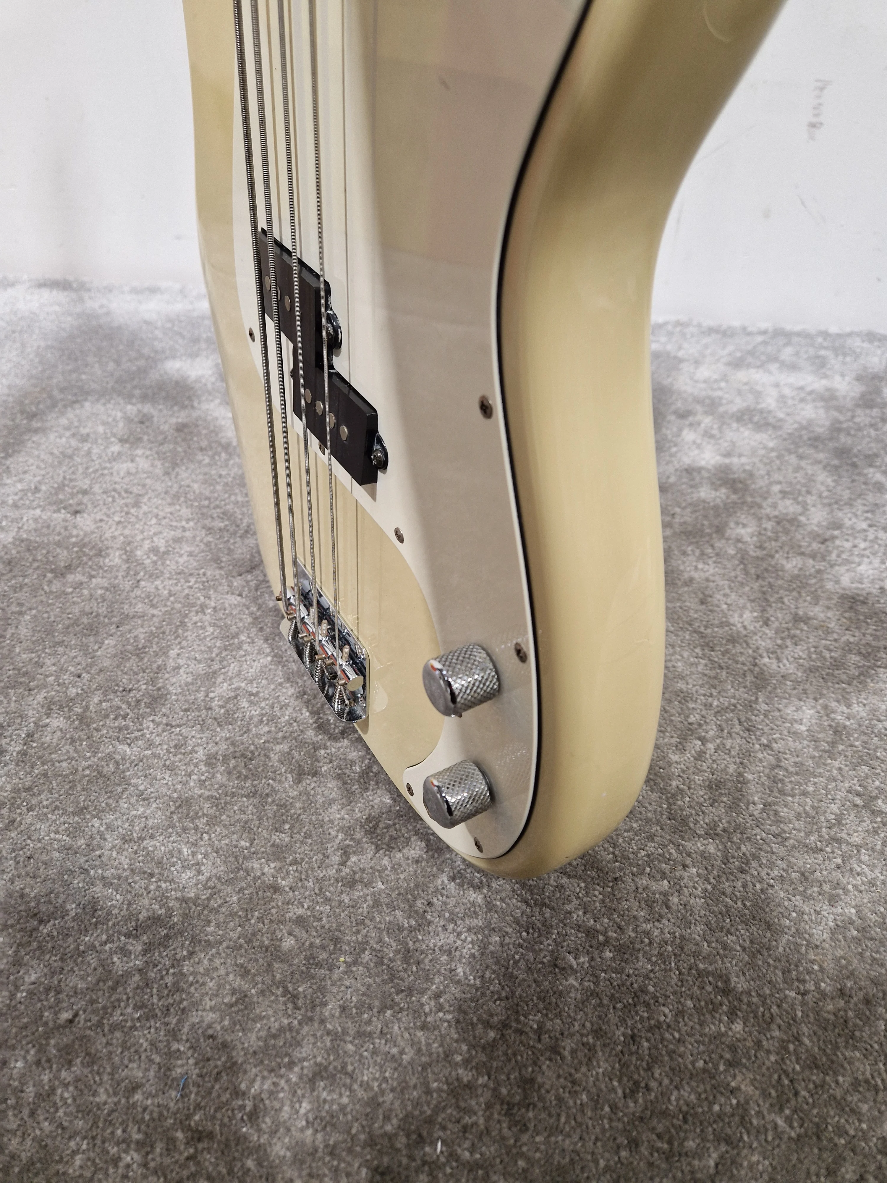 Squier Precision Bass by Fender. Serial S1064338. Made in Korea - Excellent w/ Full Setup - Image 6