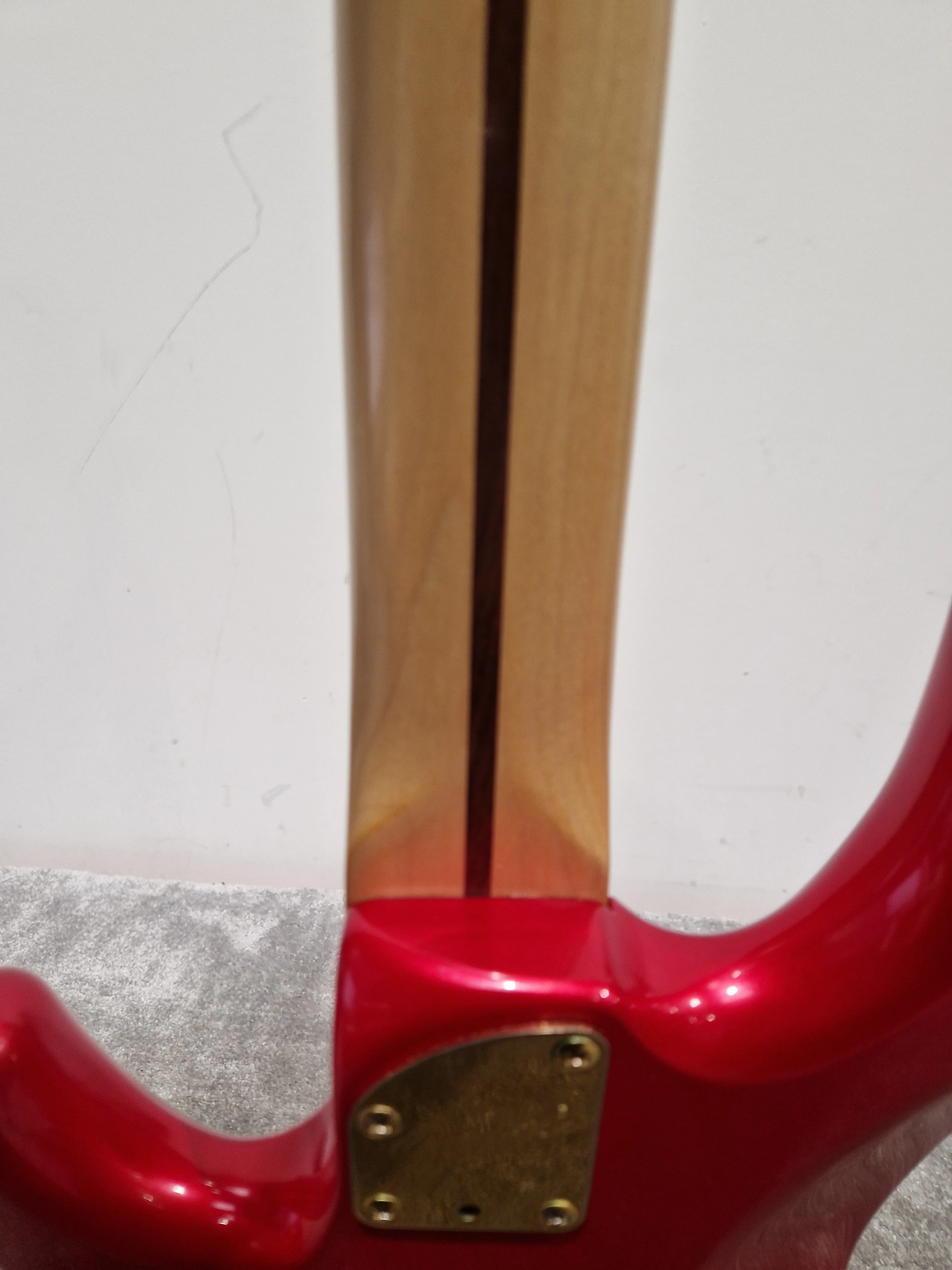 Fender precision bass lyte S/N N001939 Made in japan 1994 Candy Red - Excellent w/ Hard Case & Full setup - Image 11