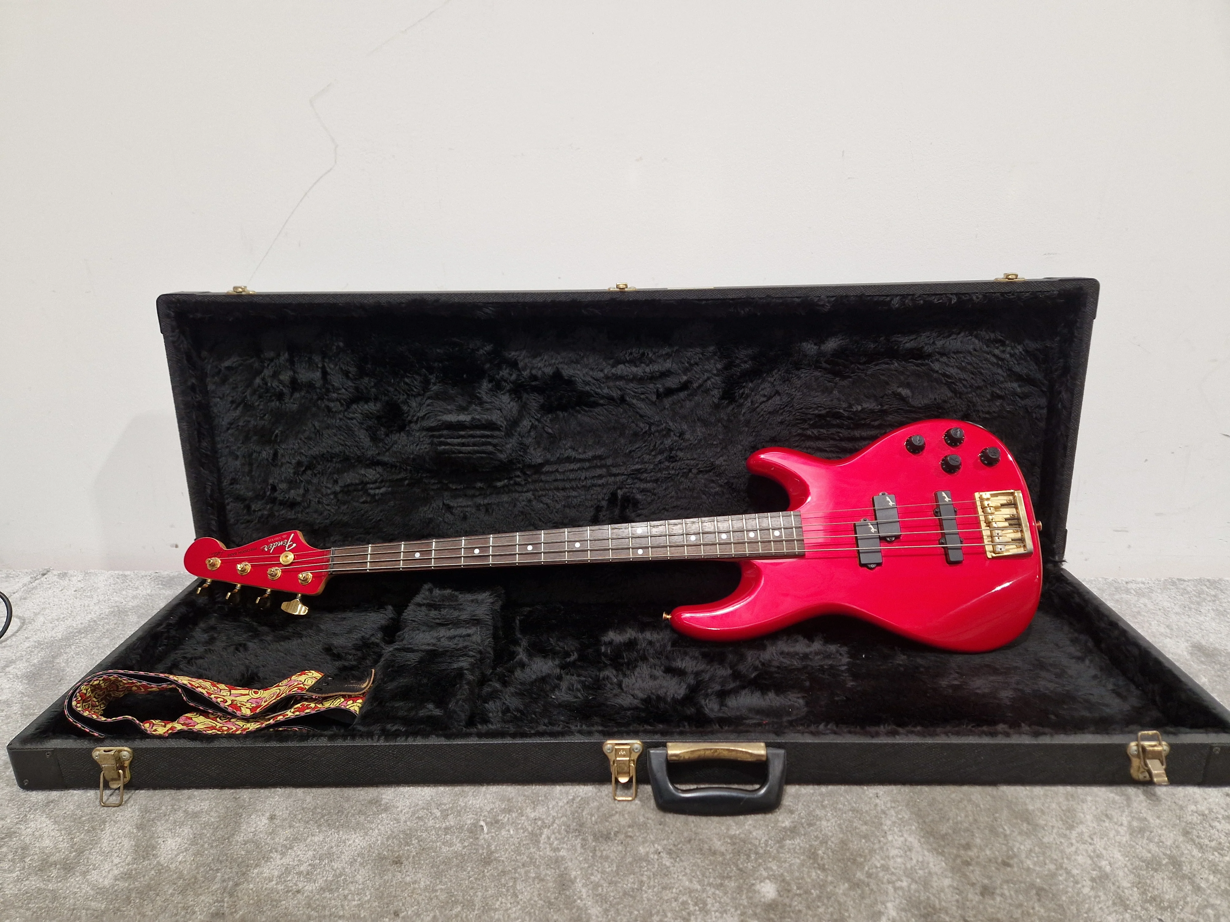 Fender precision bass lyte S/N N001939 Made in japan 1994 Candy Red - Excellent w/ Hard Case & Full setup - Image 18