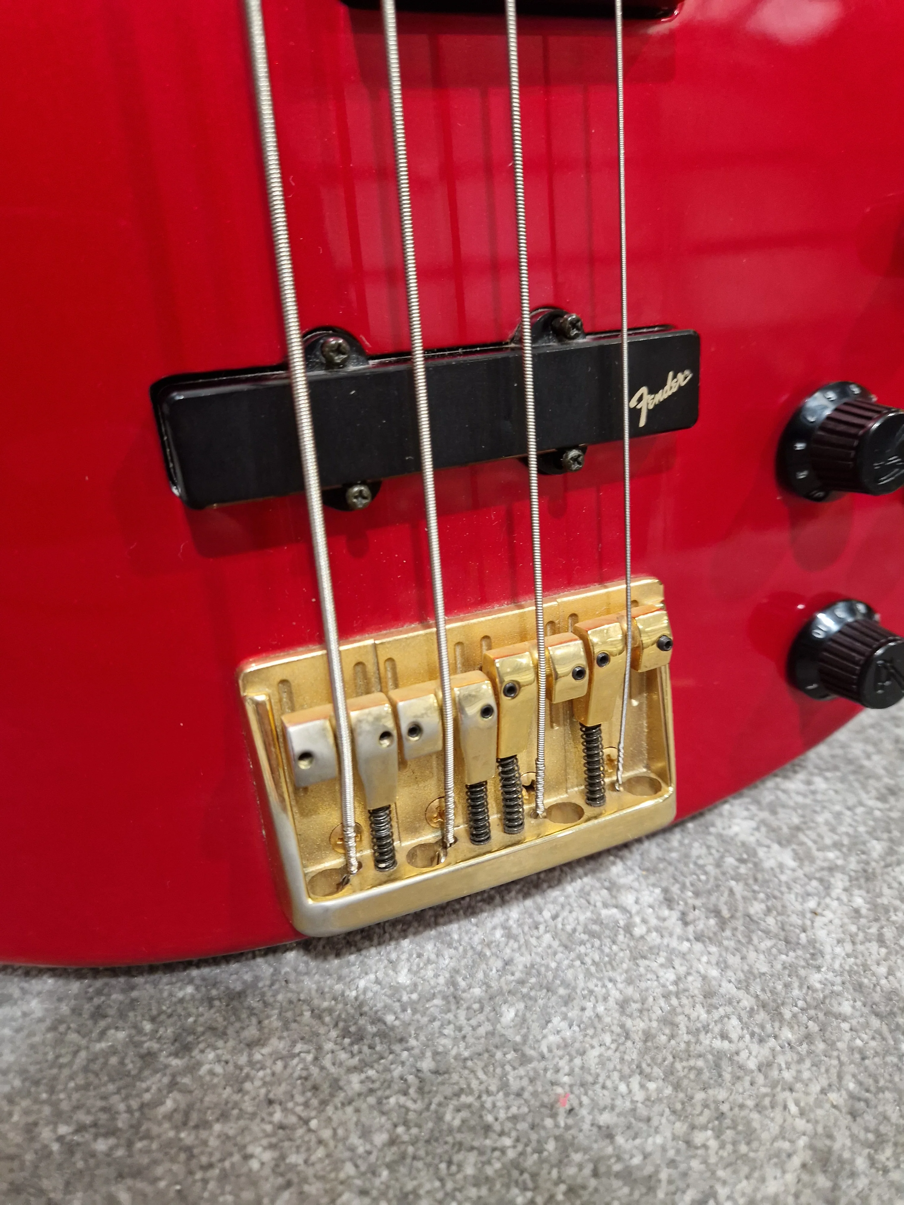 Fender precision bass lyte S/N N001939 Made in japan 1994 Candy Red - Excellent w/ Hard Case & Full setup - Image 3