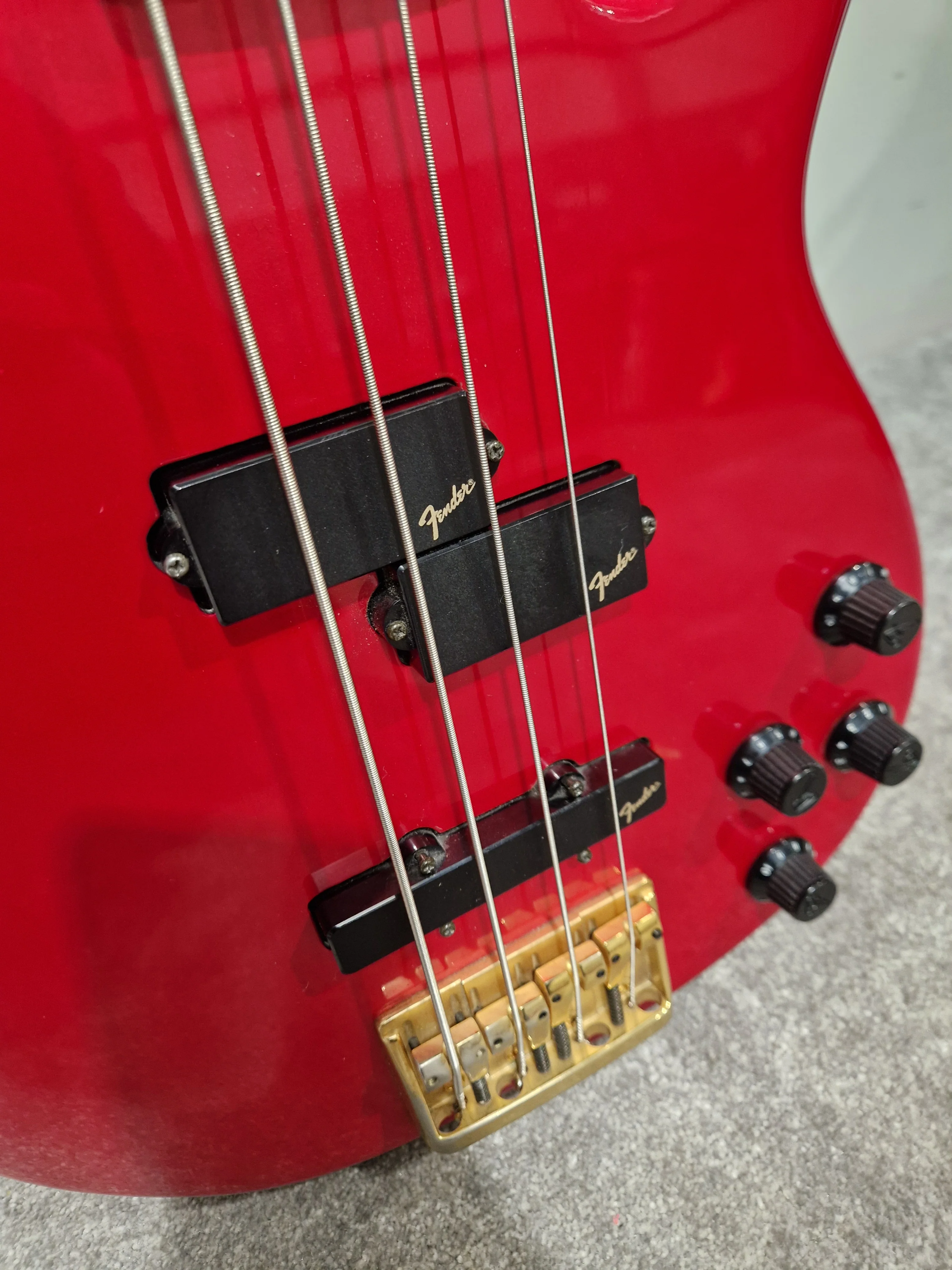 Fender precision bass lyte S/N N001939 Made in japan 1994 Candy Red - Excellent w/ Hard Case & Full setup - Image 4