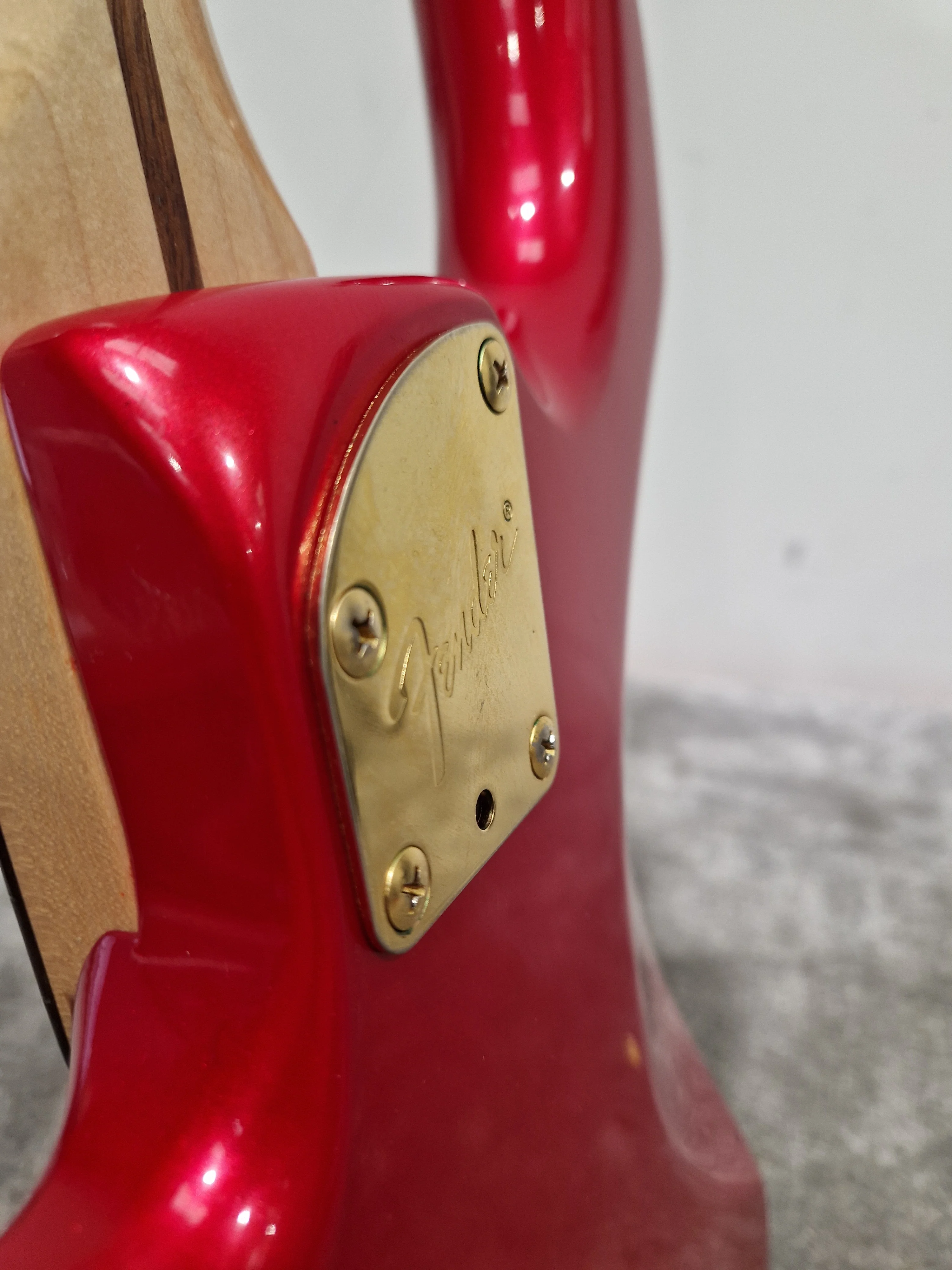 Fender precision bass lyte S/N N001939 Made in japan 1994 Candy Red - Excellent w/ Hard Case & Full setup - Image 7