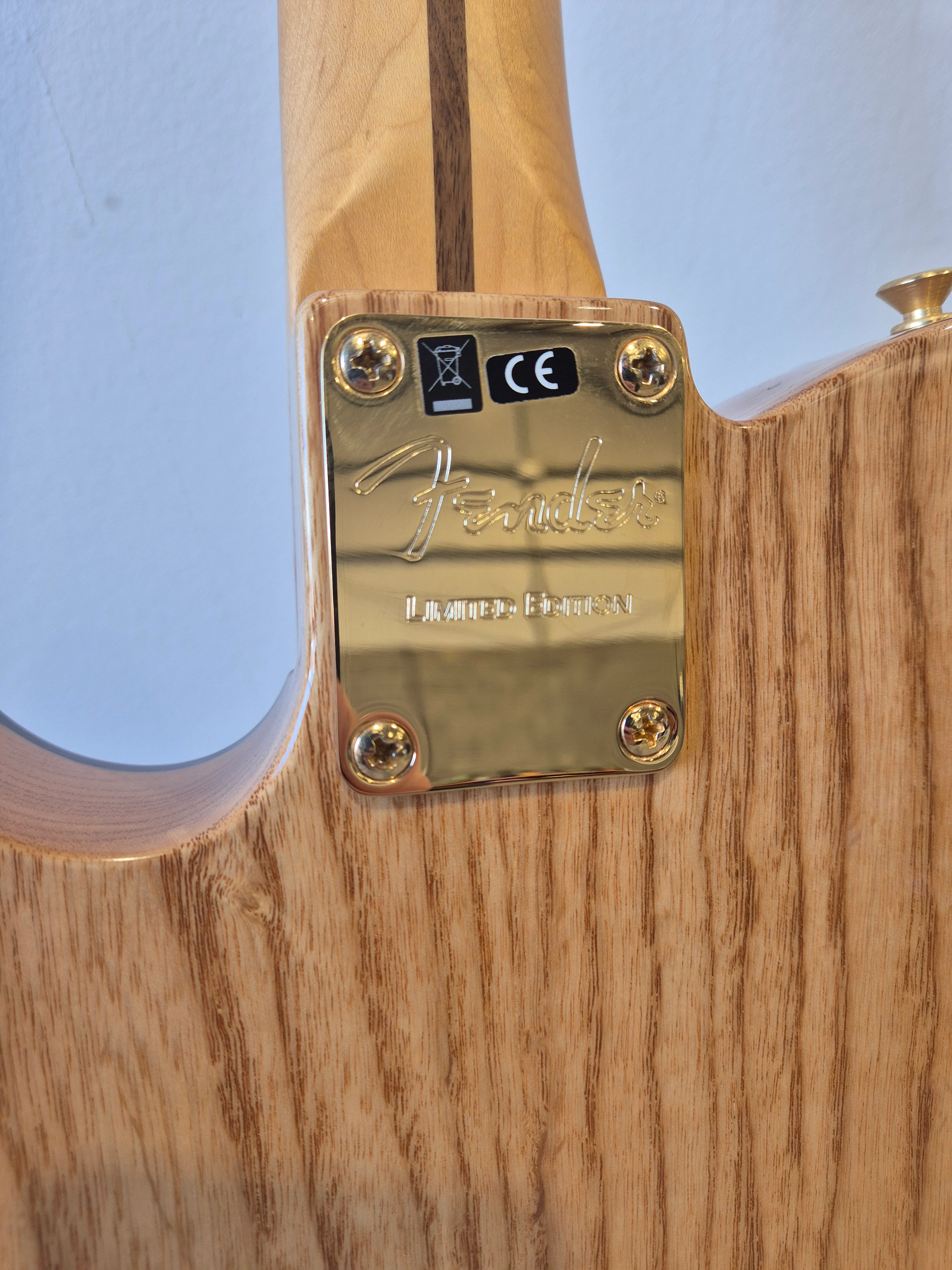 Fender Rarities Red Mahogany Telecaster – Limited Edition Electric Guitar  US19012782 – Excellent w/ Fender Hard Case and Certification - Image 10
