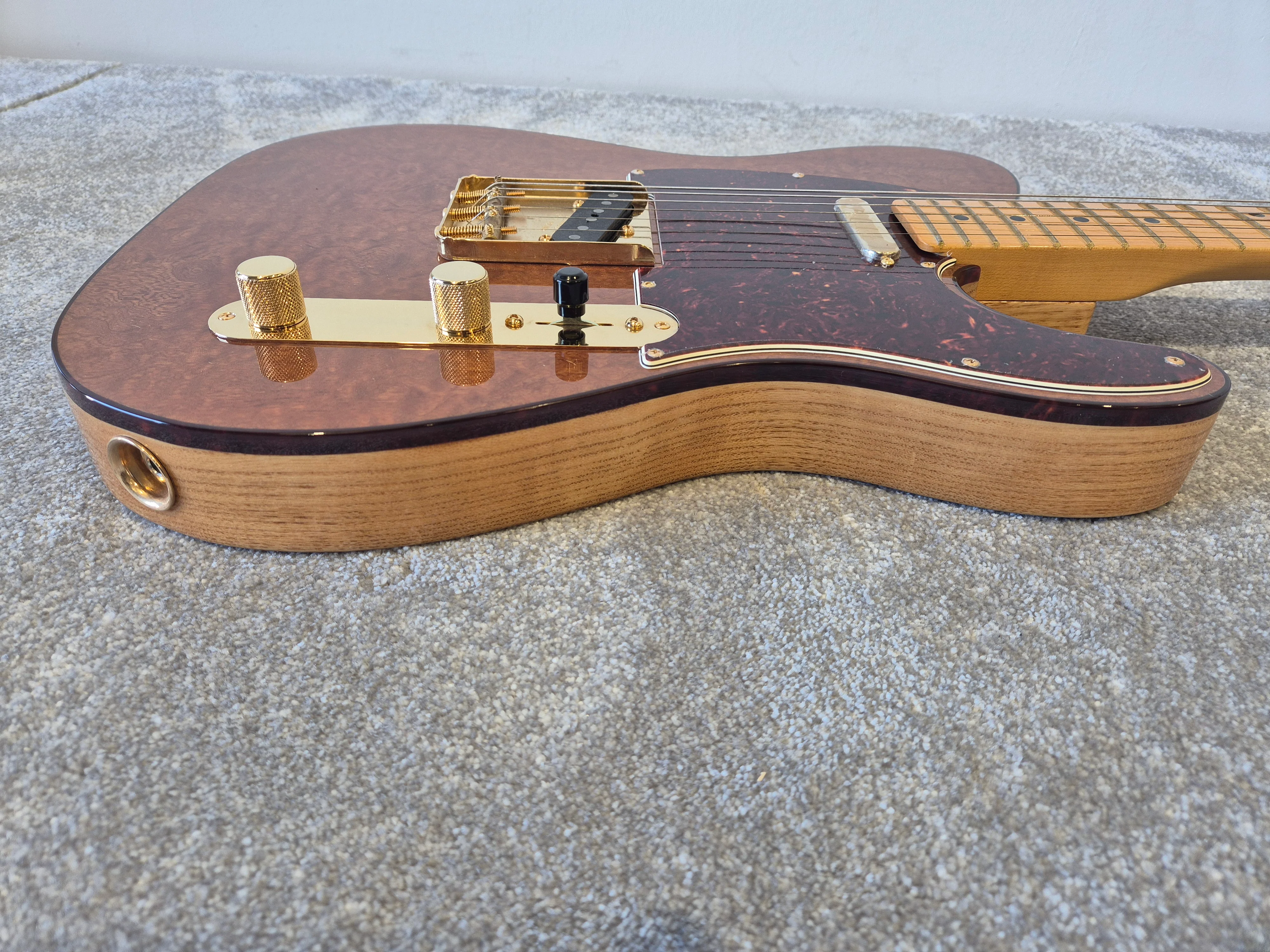 Fender Rarities Red Mahogany Telecaster – Limited Edition Electric Guitar  US19012782 – Excellent w/ Fender Hard Case and Certification - Image 13